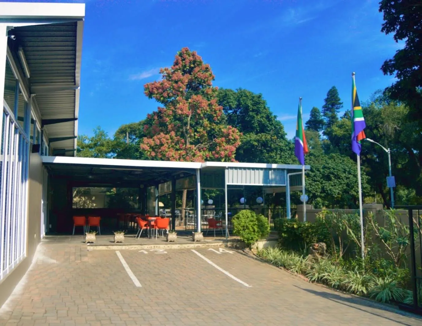 Garden view in Essenwood Park Hotel