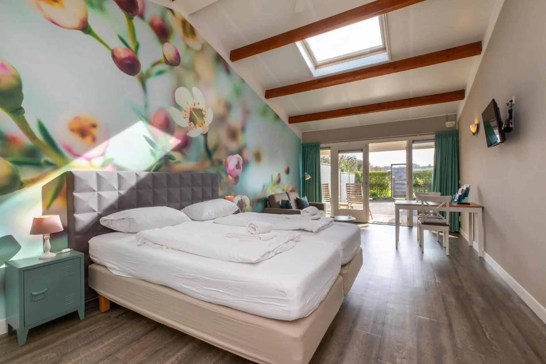 Bed in Welcome in - Sint-Anthonijshoek, studio's met eigen tuin, theeschenkerij en pluktuin