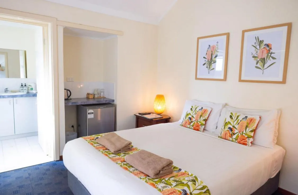 Photo of the whole room, Bed in Surfpoint Resort