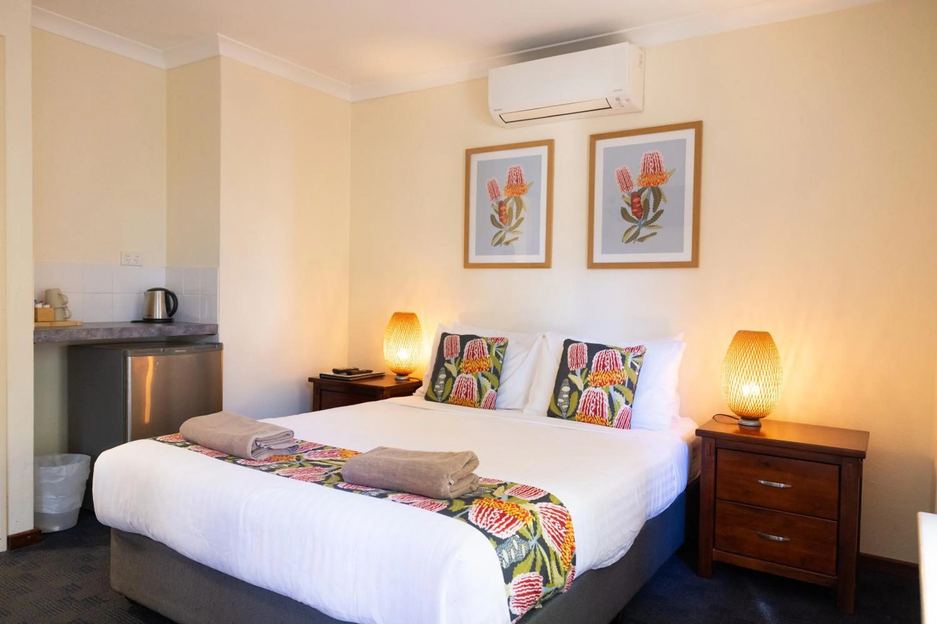 Bedroom, Bed in Surfpoint Resort