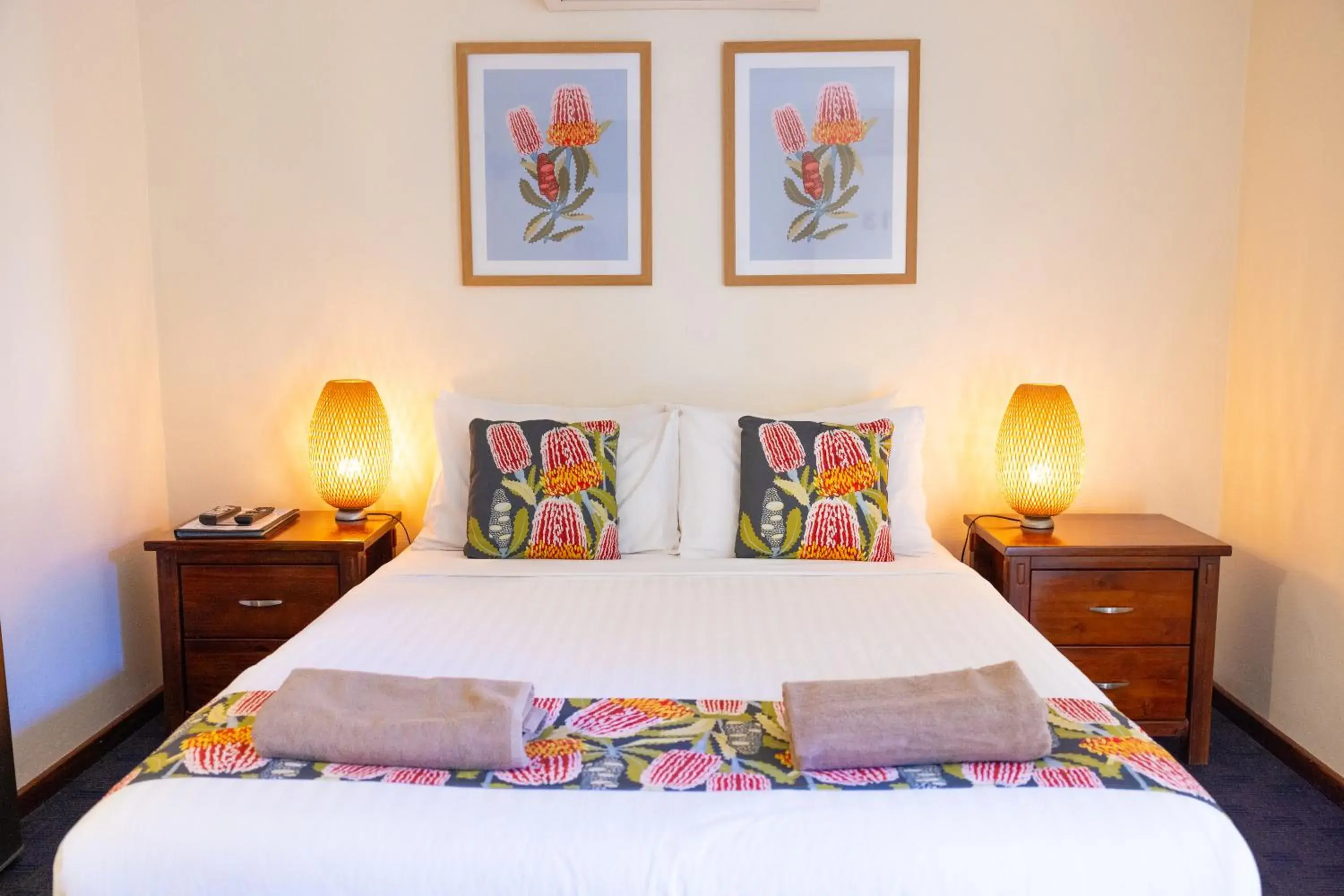 King Room with Shared Bathroom - single occupancy in Surfpoint Resort King Room with Shared Bathroom - single occupancy in Surfpoint Resort