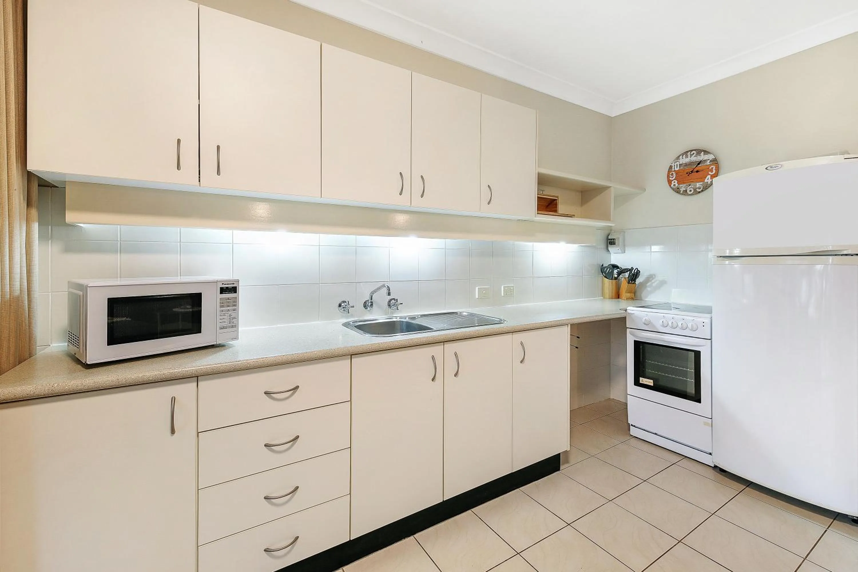 Kitchen or kitchenette in Smugglers On The Beach