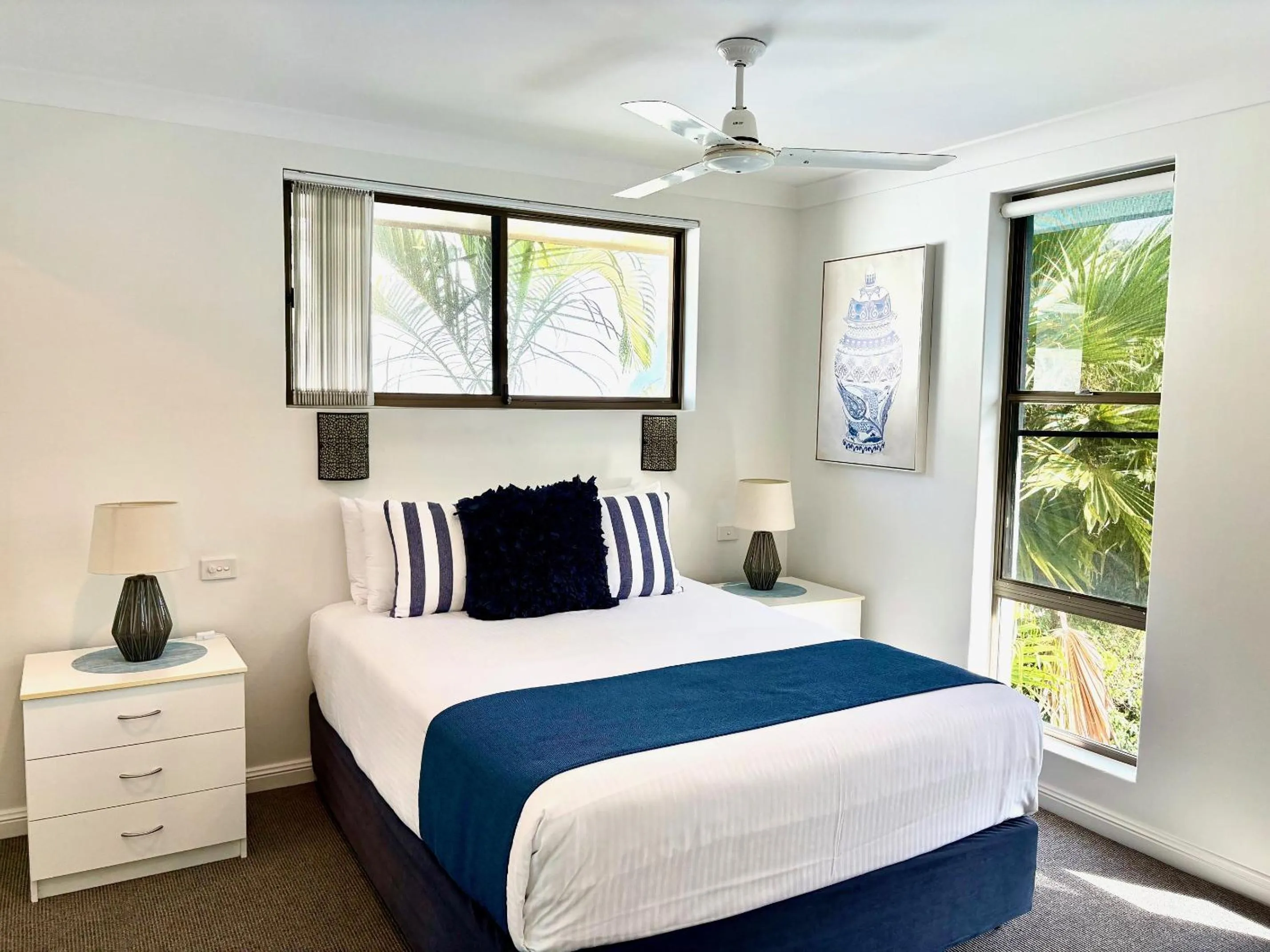 Bedroom, Bed in Smugglers On The Beach