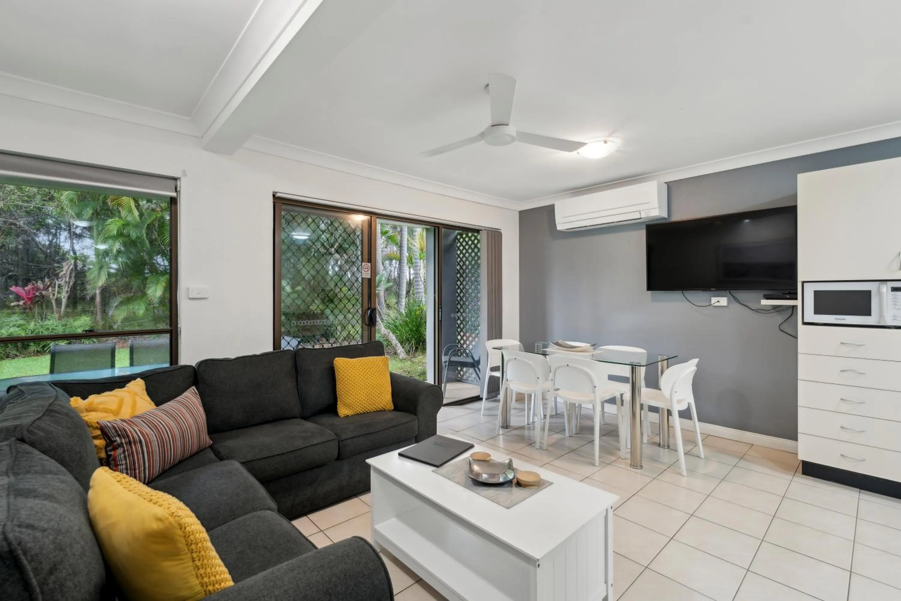 Living room in Smugglers On The Beach