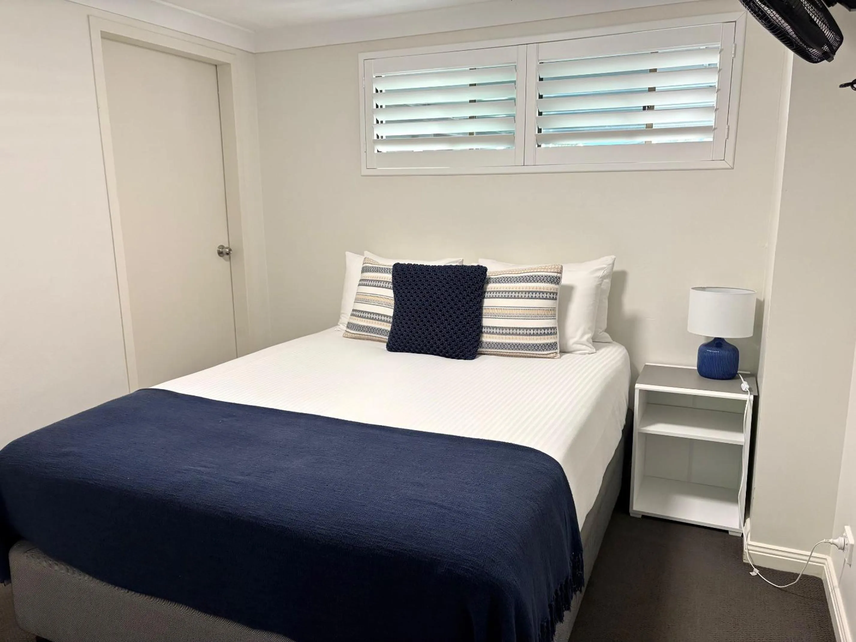 Bedroom, Bed in Smugglers On The Beach