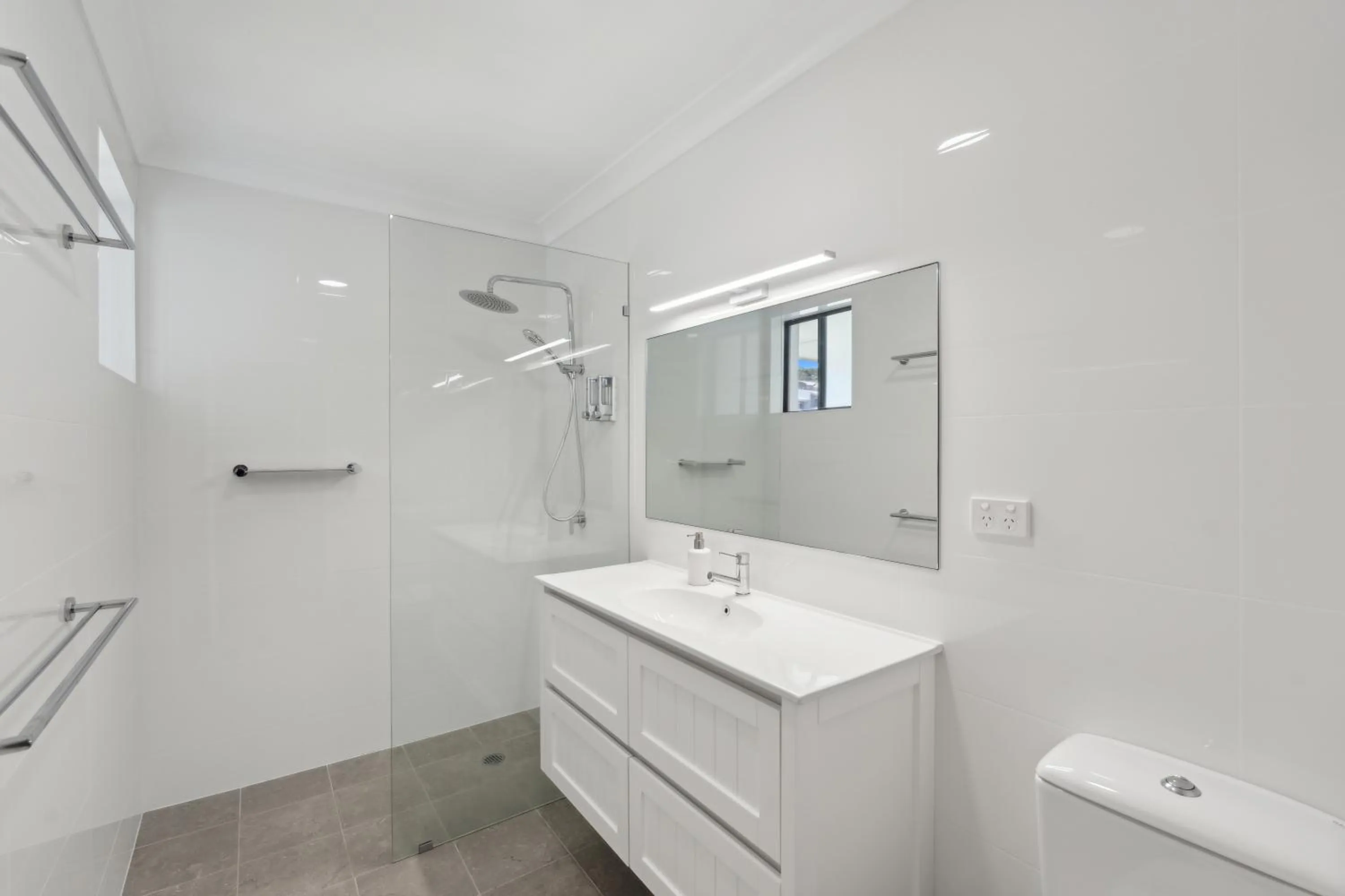 Bathroom in Smugglers On The Beach