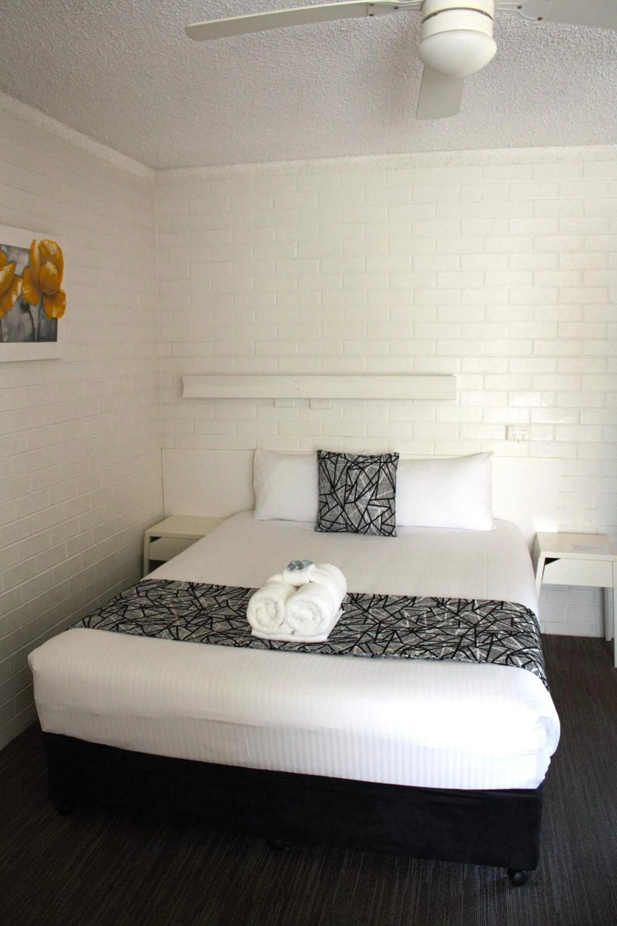 Bed in Coastal Bay Motel