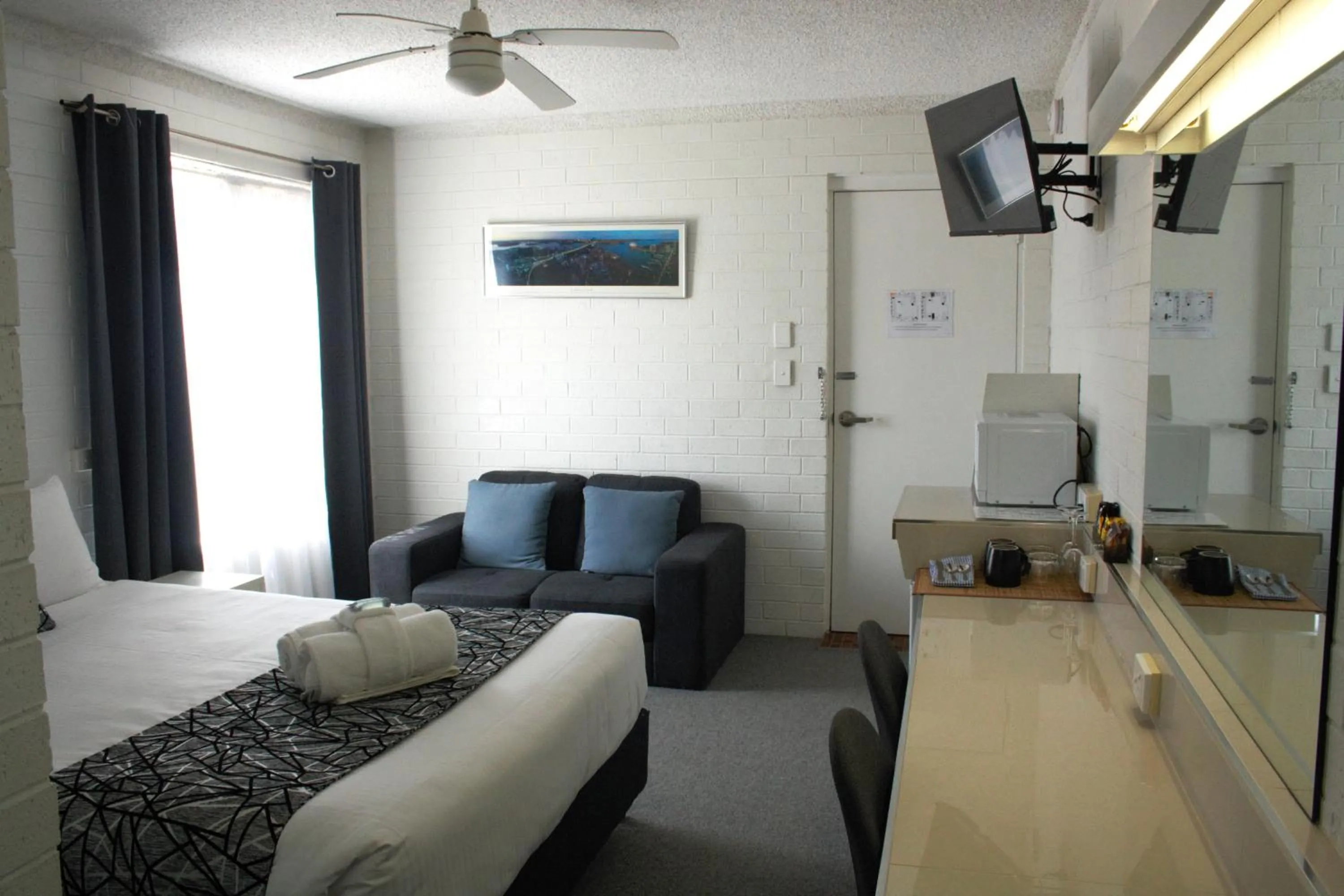 Bed in Coastal Bay Motel