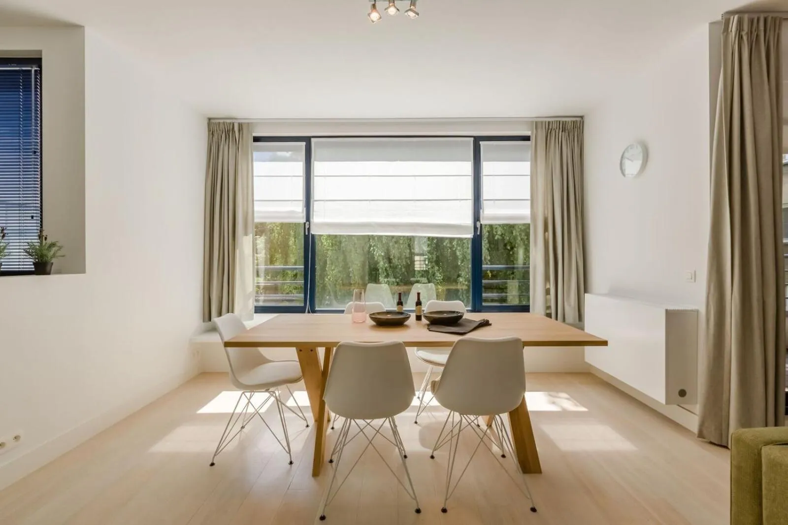 Dining area in The Livorno