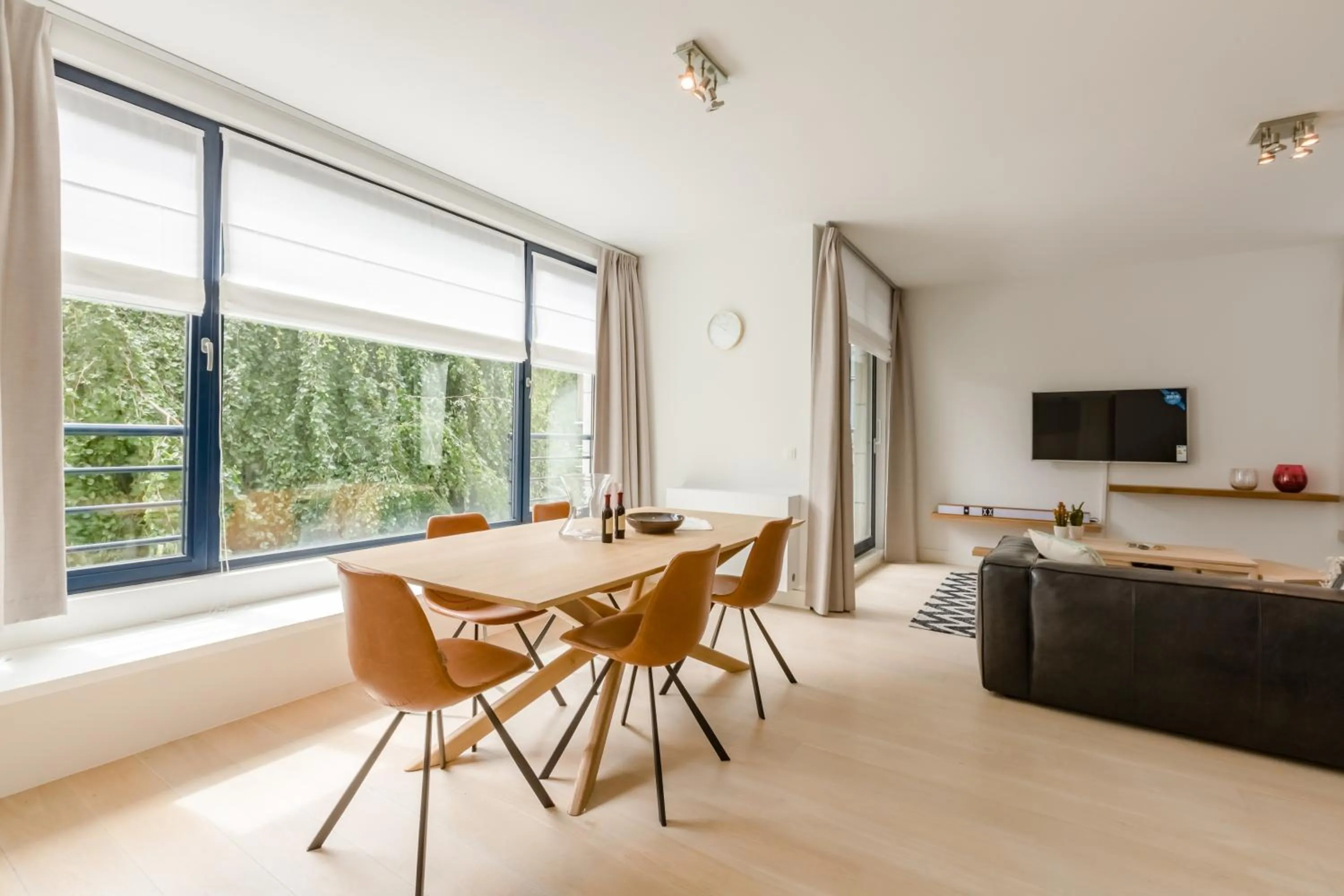 Dining area in The Livorno