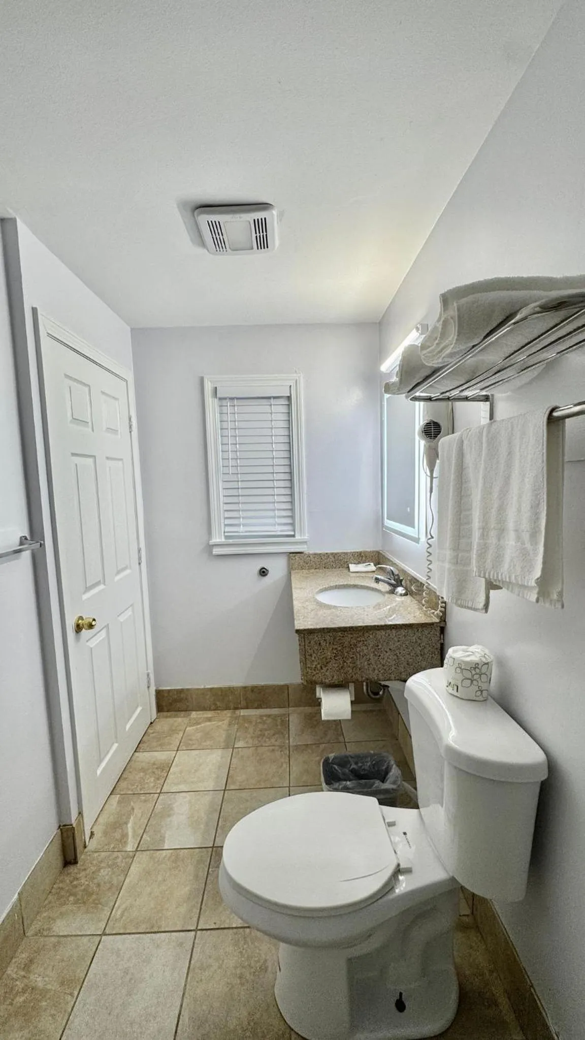 Toilet in Chisholm's Motor Inn