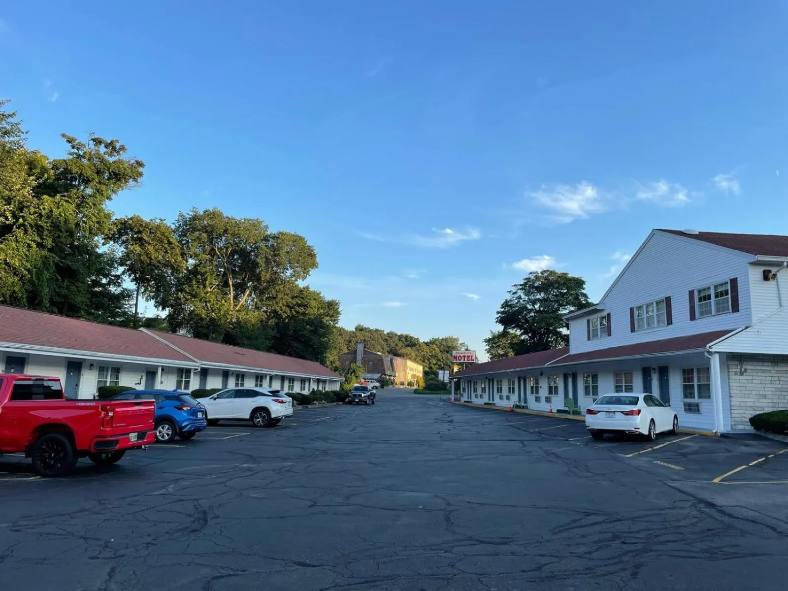 Property building in Chisholm's Motor Inn