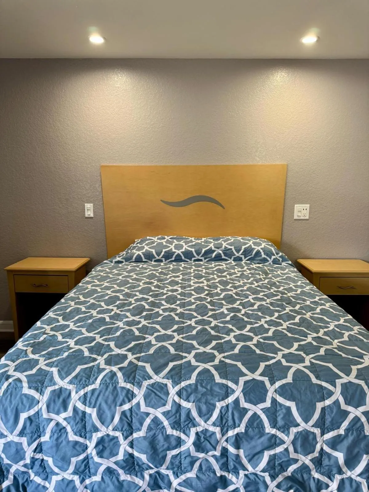 Bedroom, Bed in Chisholm's Motor Inn