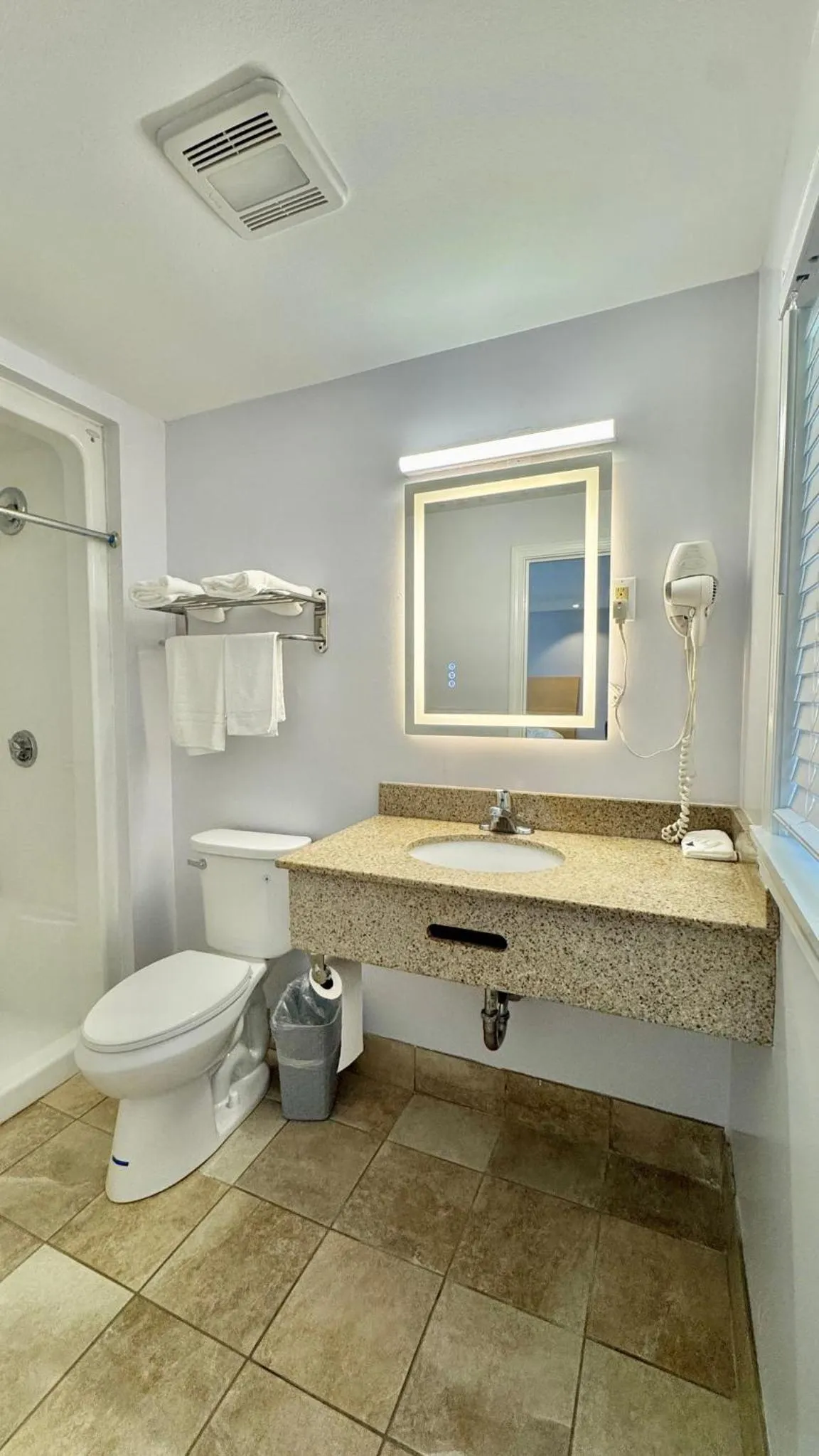 Shower in Chisholm's Motor Inn