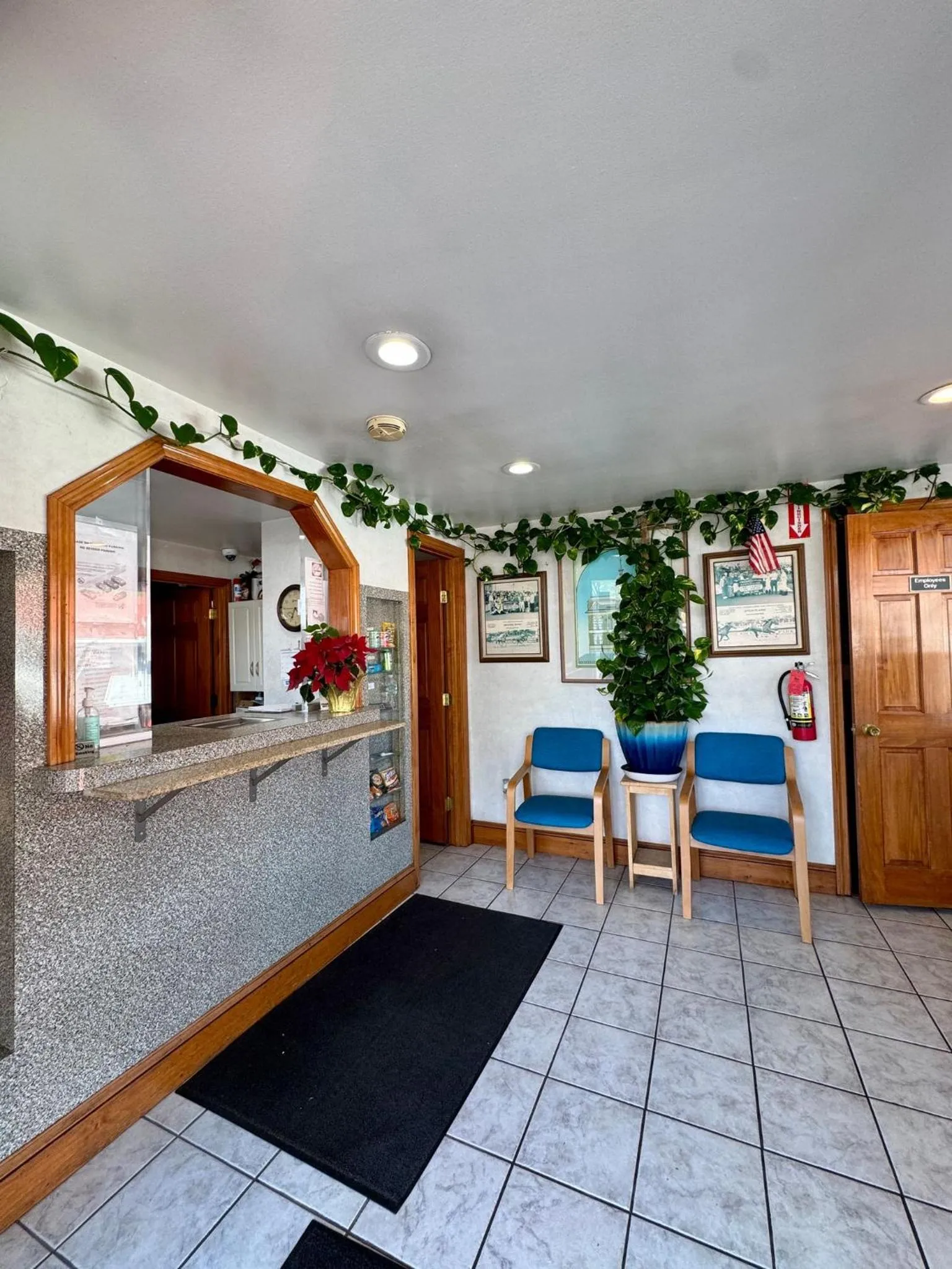 Lobby or reception in Chisholm's Motor Inn