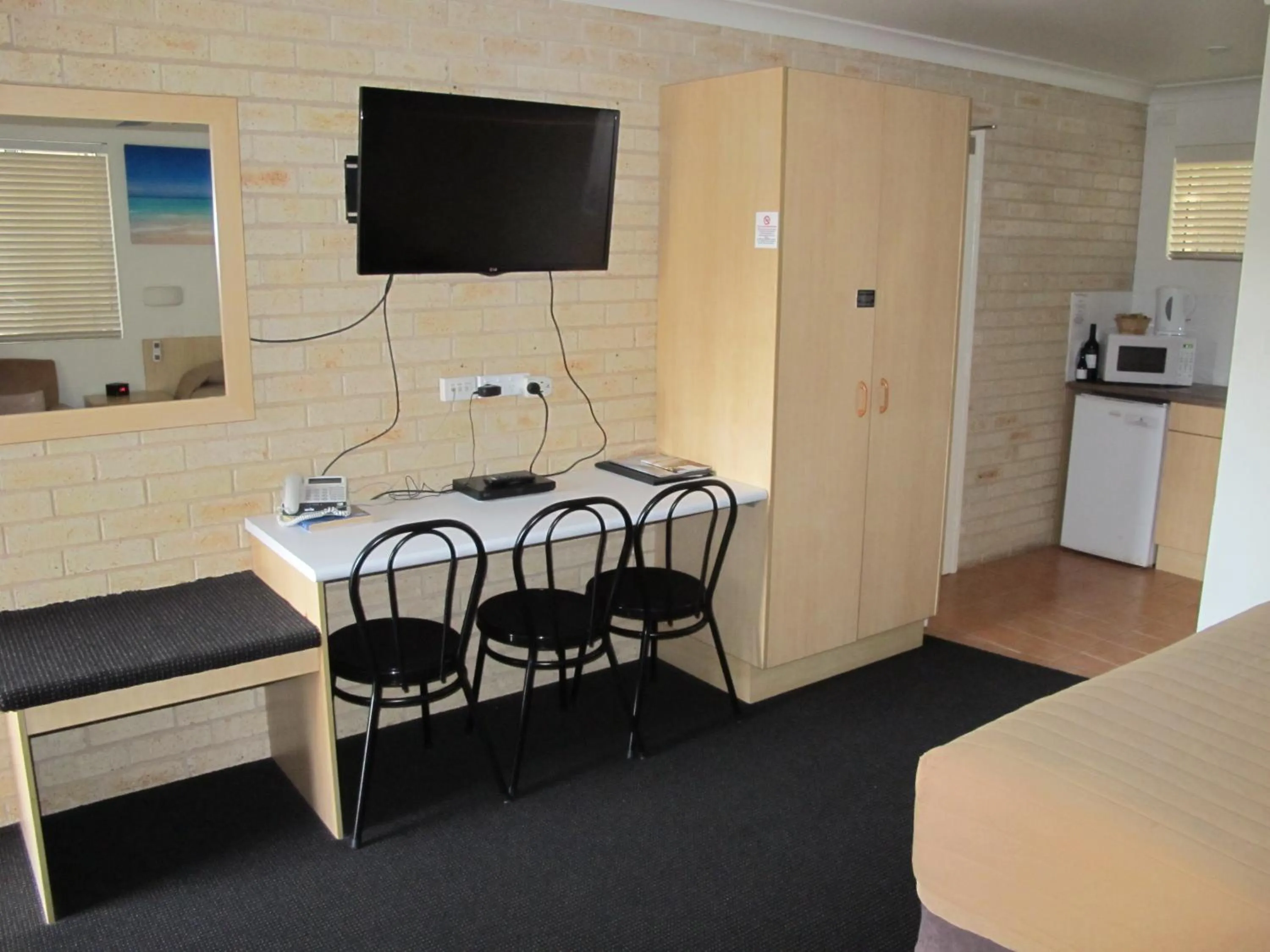 Photo of the whole room in Aston Hill Motor Lodge