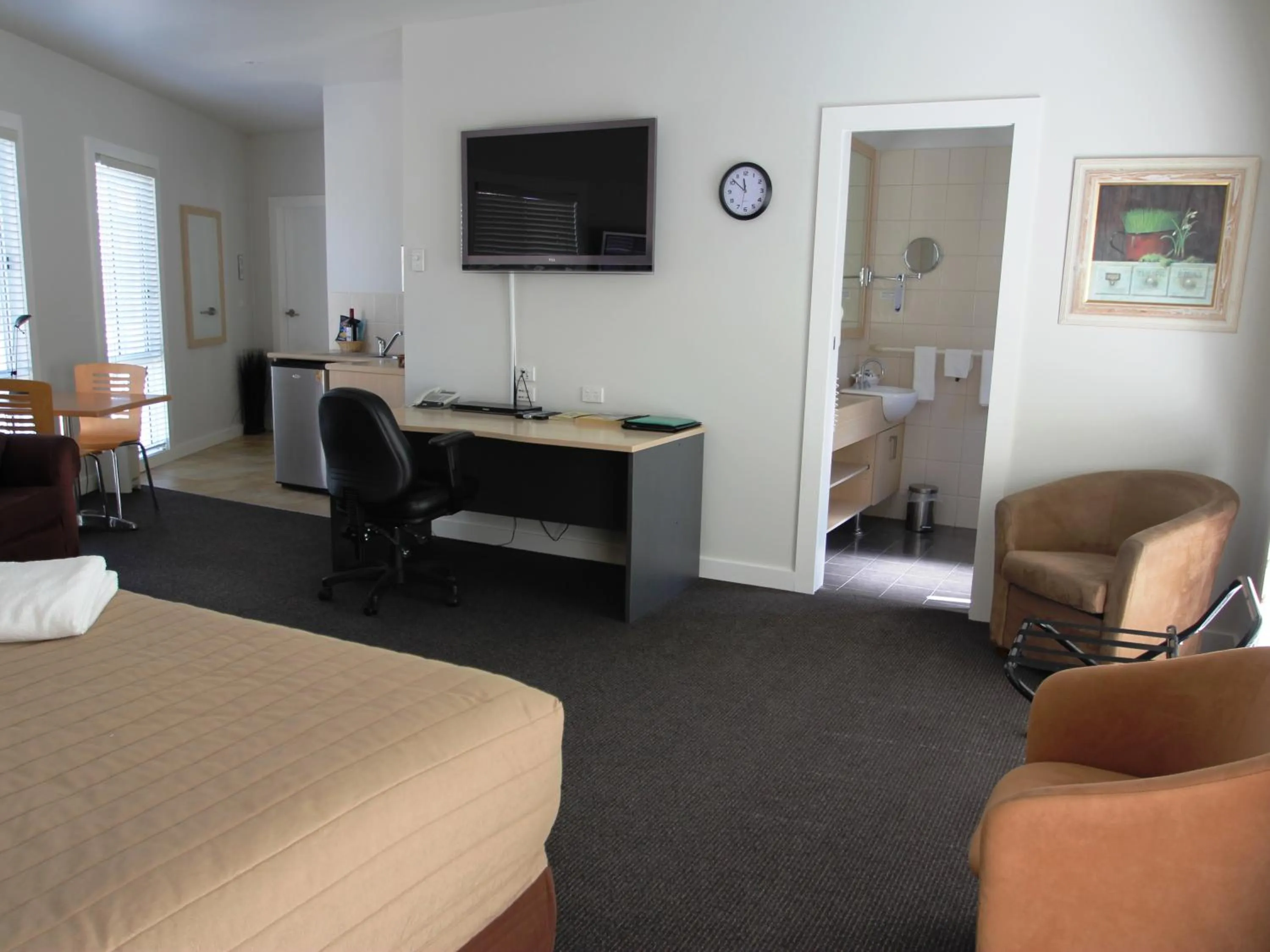 Photo of the whole room in Aston Hill Motor Lodge