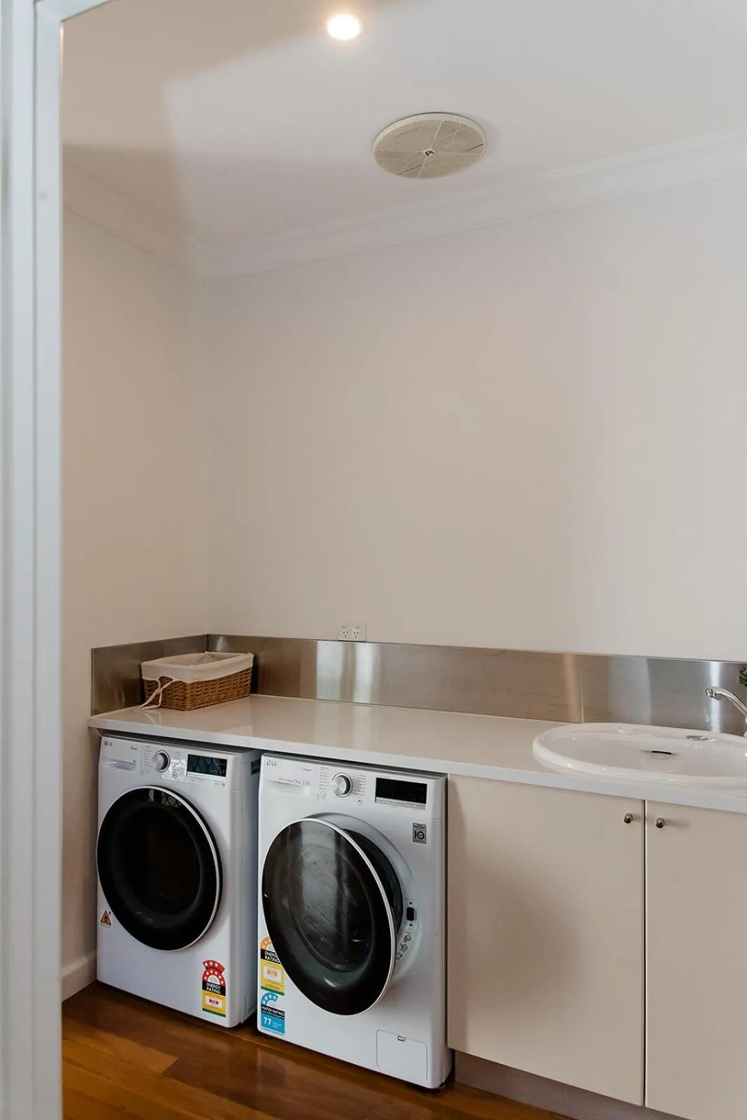 laundry in Quality Hotel Wangaratta Gateway