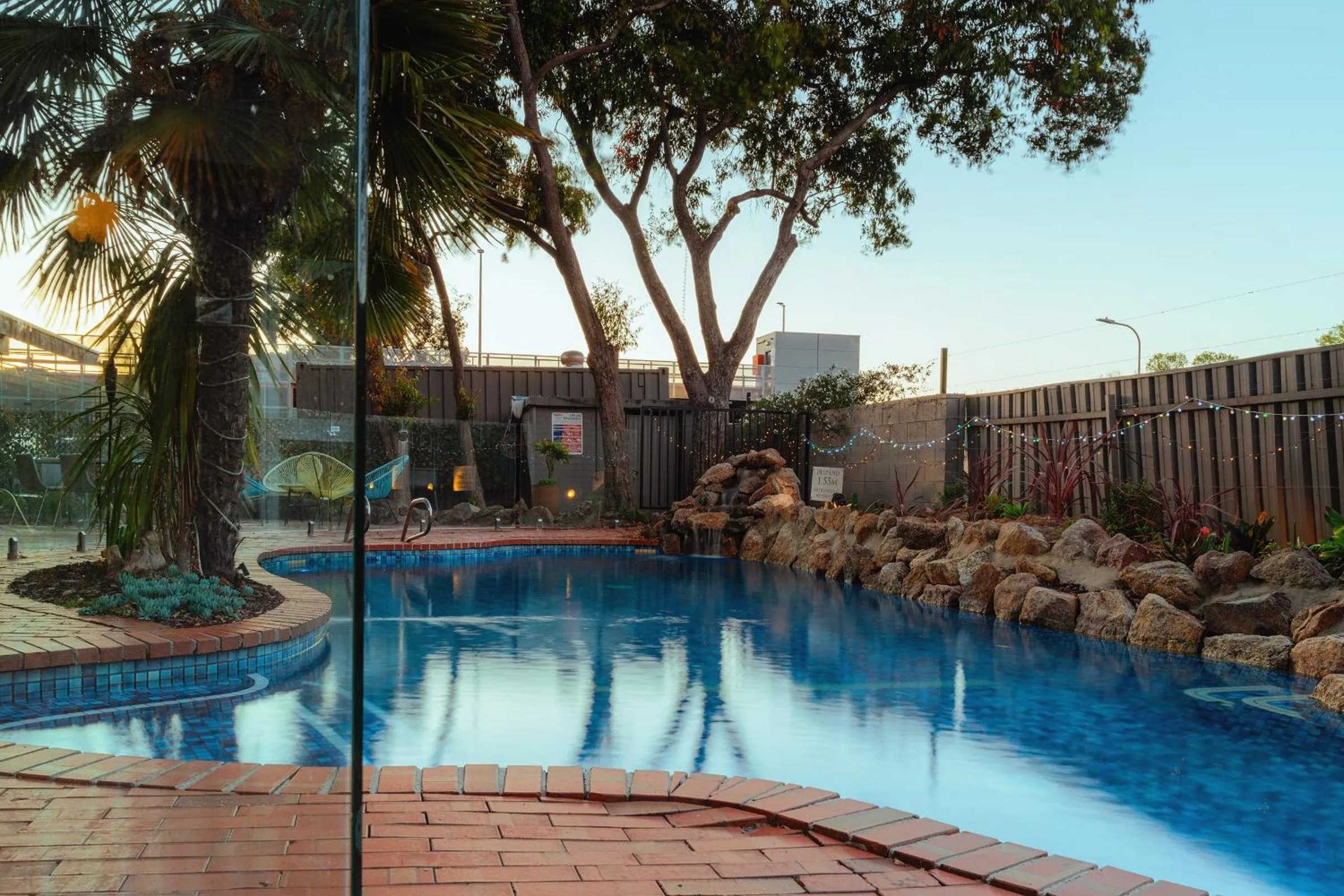 Swimming pool in Mercure Albury