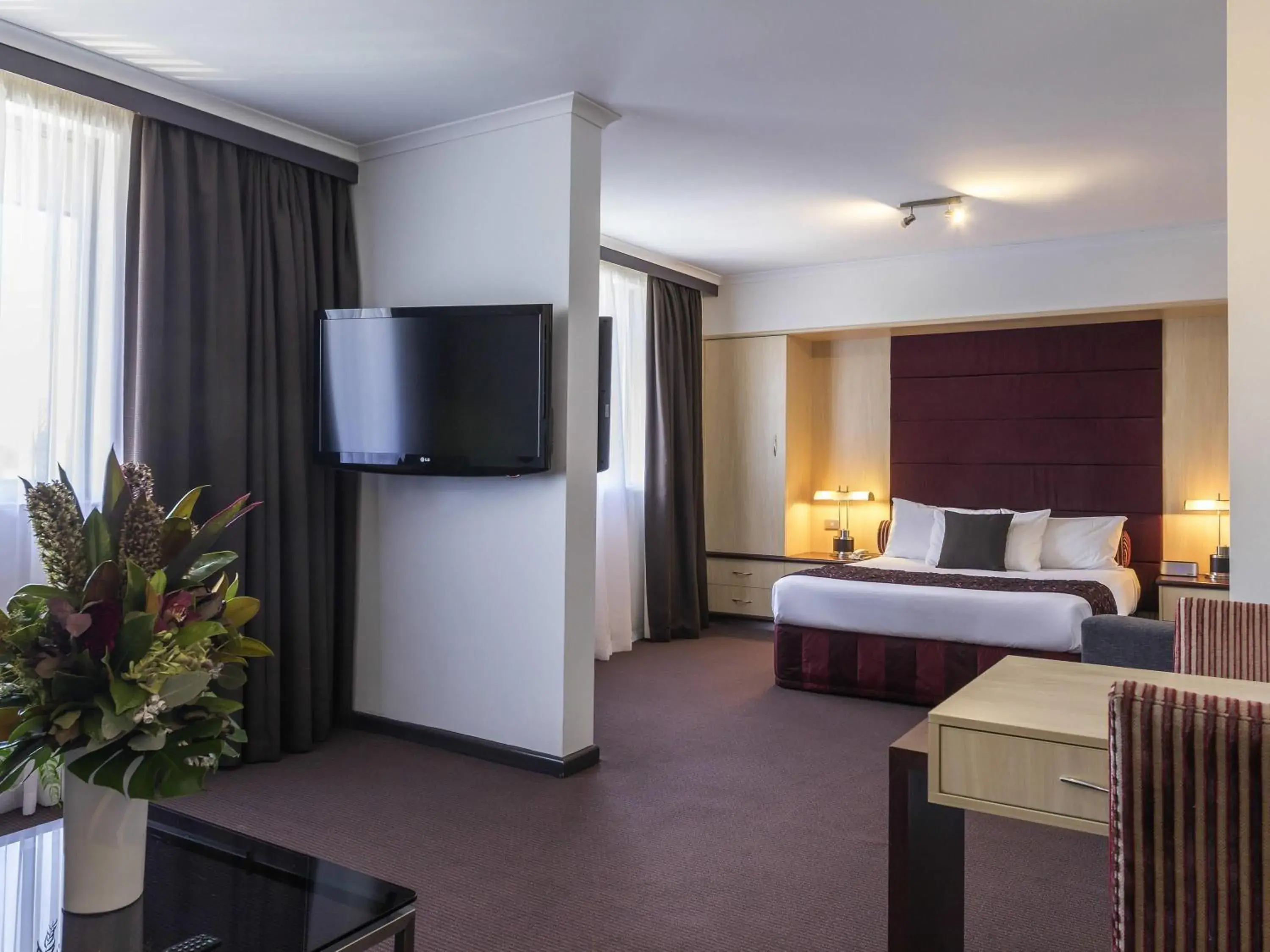 Deluxe Queen Suite in Mercure Albury Deluxe Queen Suite in Mercure Albury