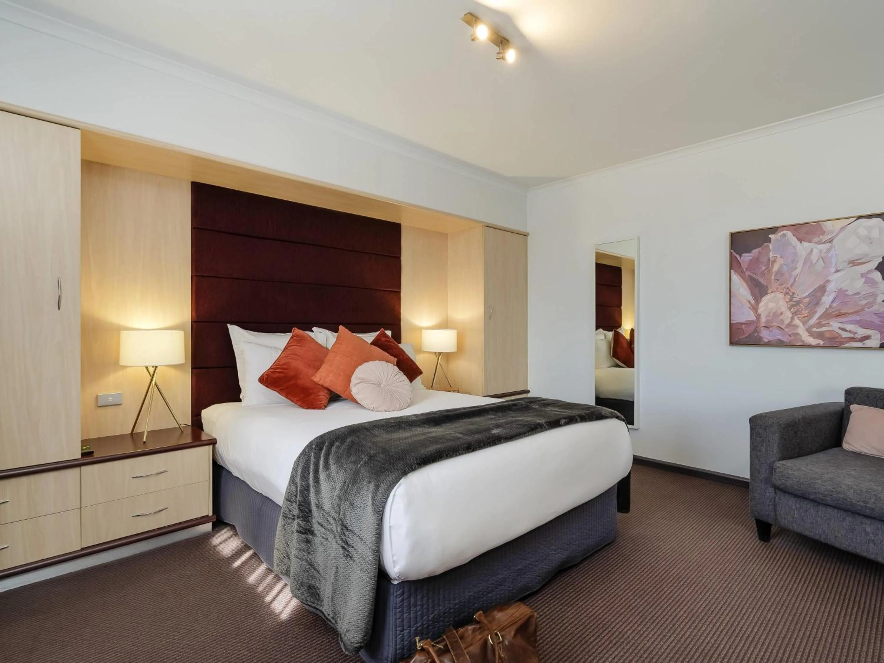 Property building, Bed in Mercure Albury