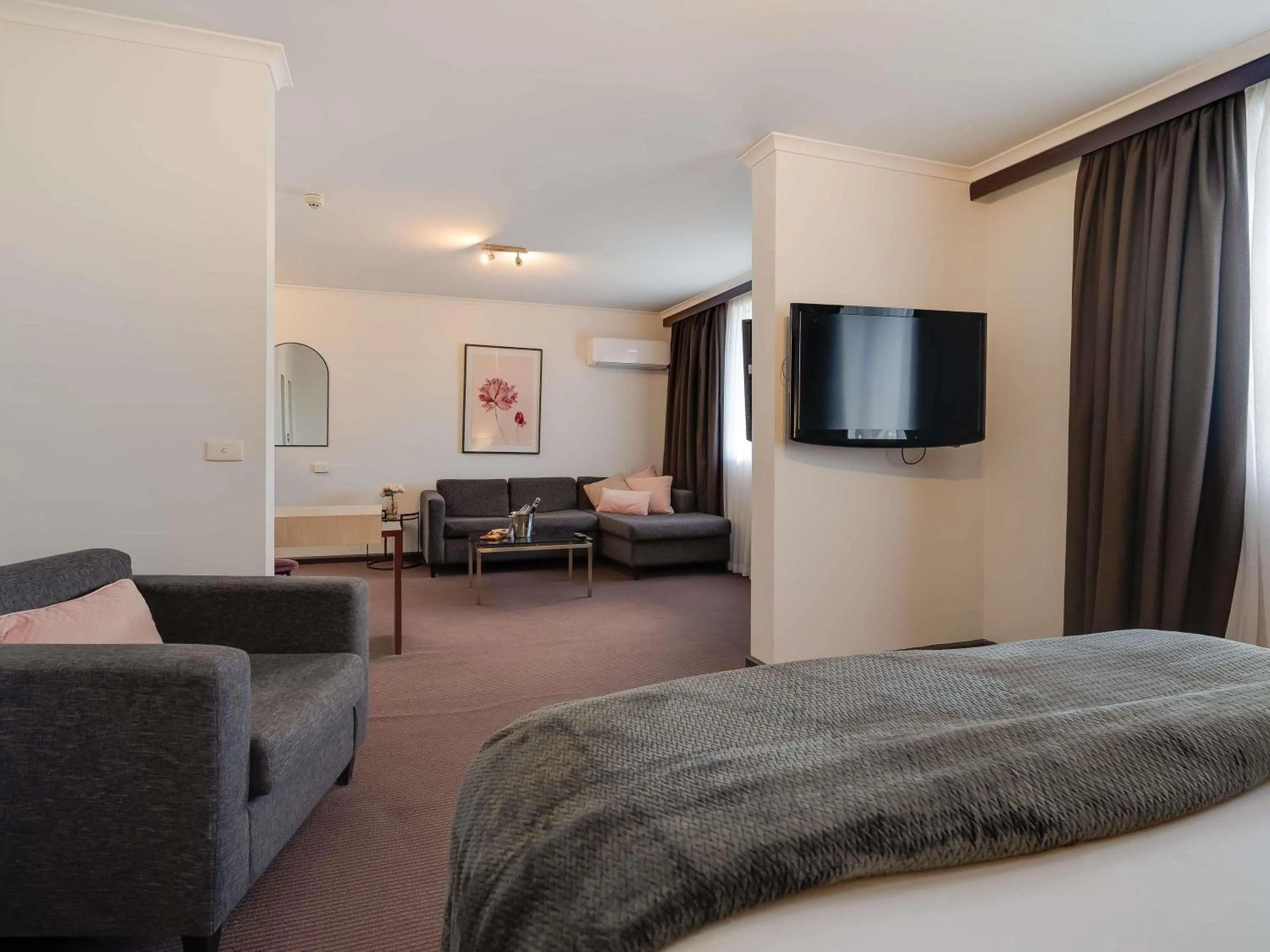 Bedroom, Bed in Mercure Albury