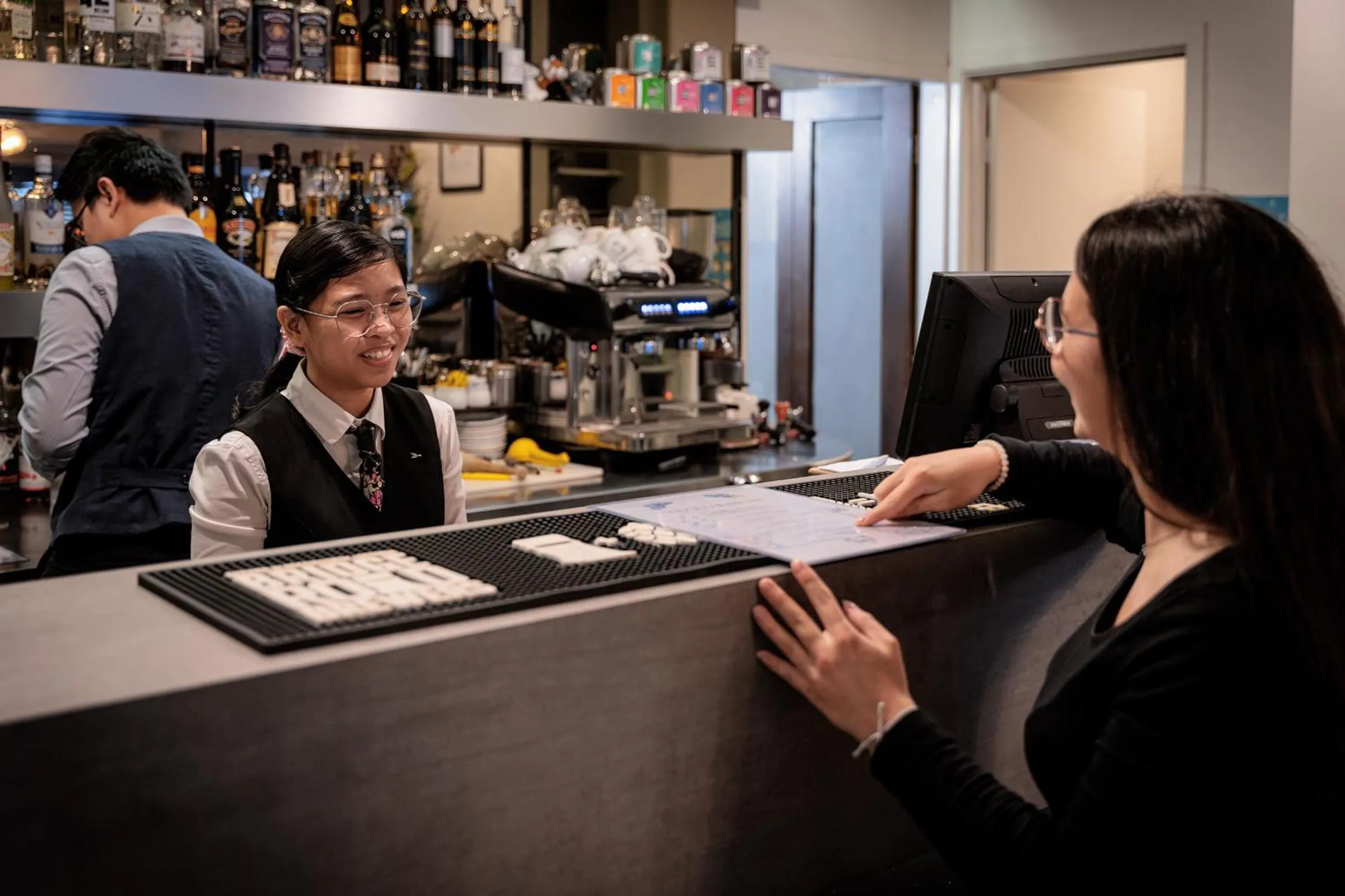 Lounge or bar in Mercure Albury