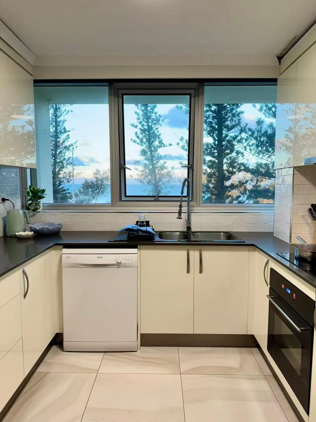 Seacrest Beachfront Apartments Gold Coast