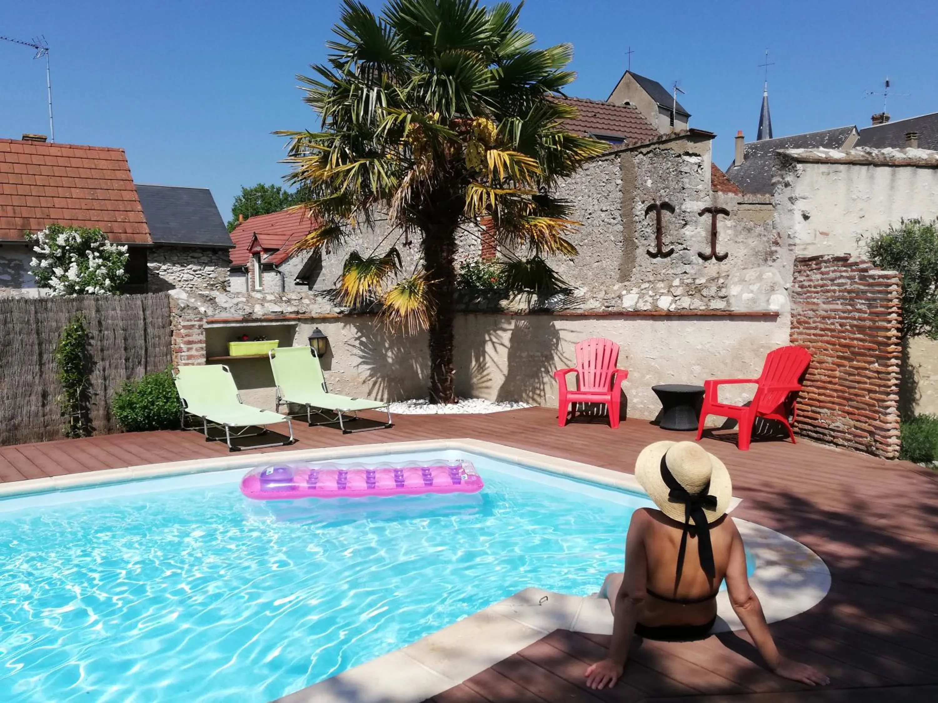 Swimming pool in Le Clos Elisa