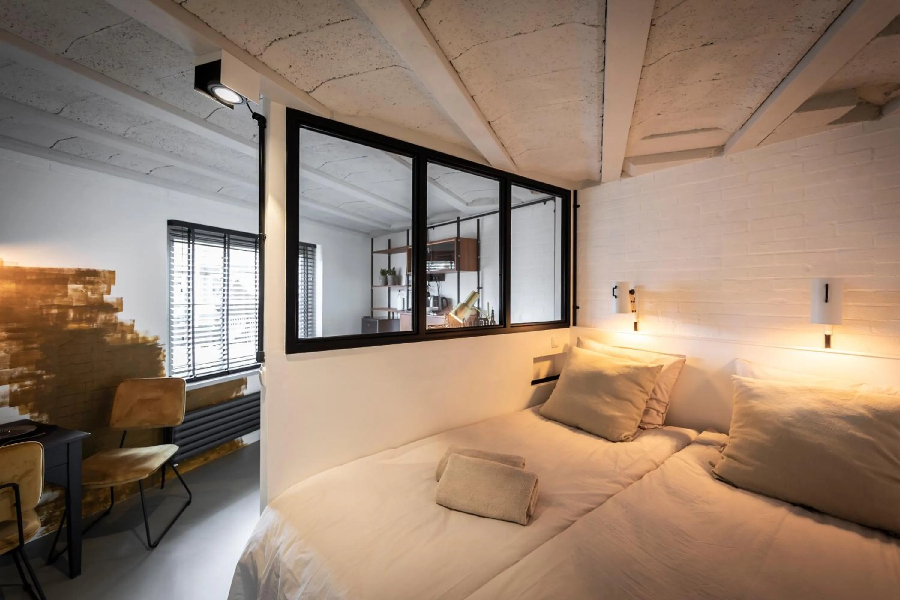 Bed in Bed & Breakfast Easy to Sleep