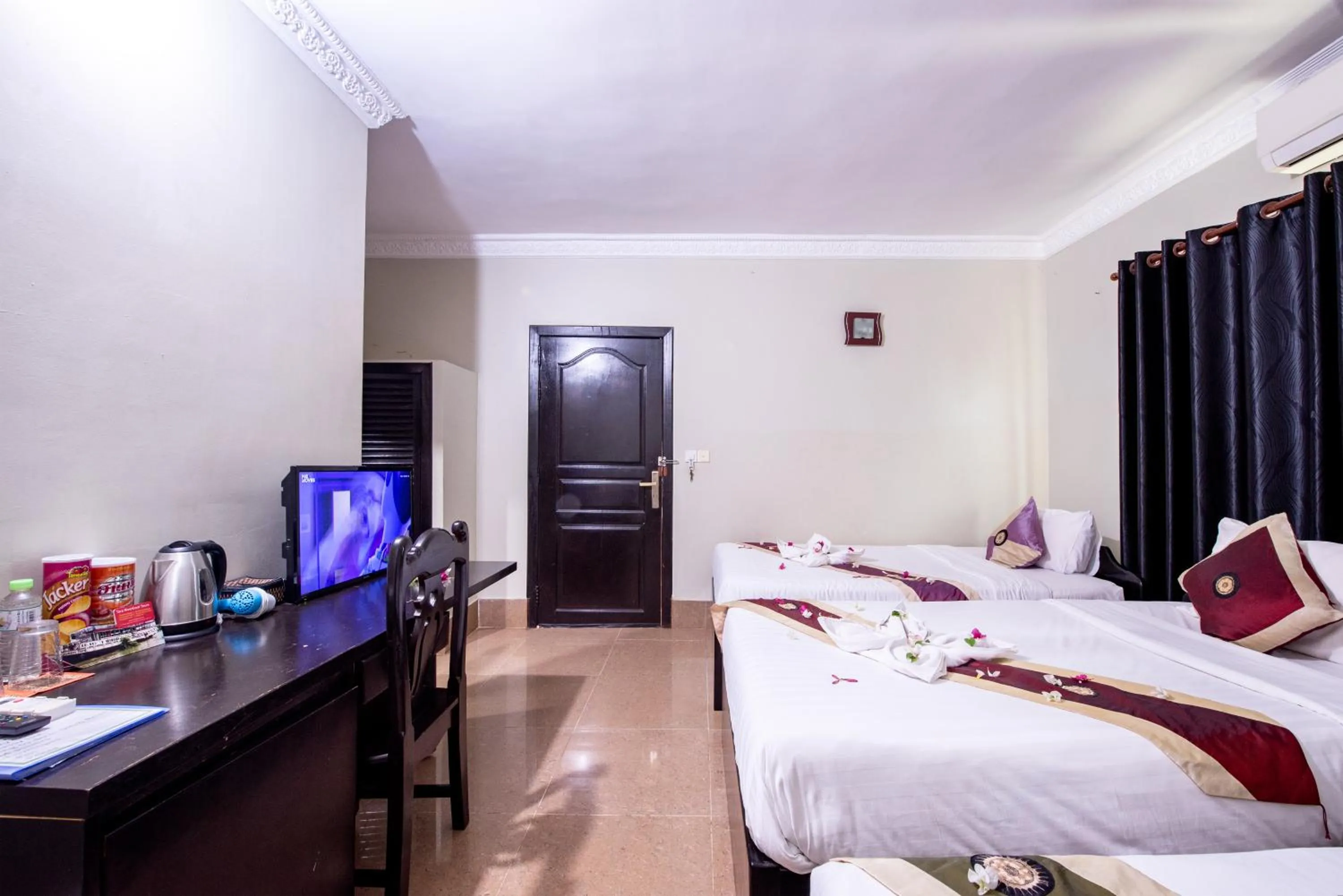 Bedroom, Bed in Central Night Hotel