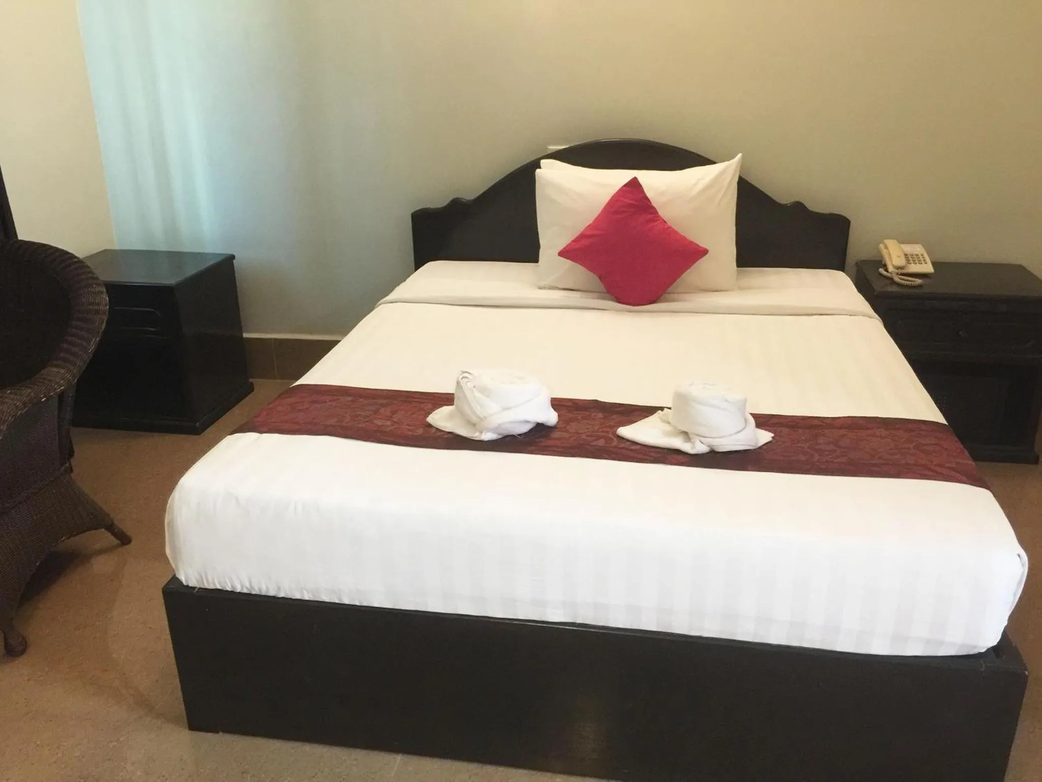 Property building, Bed in Central Night Hotel