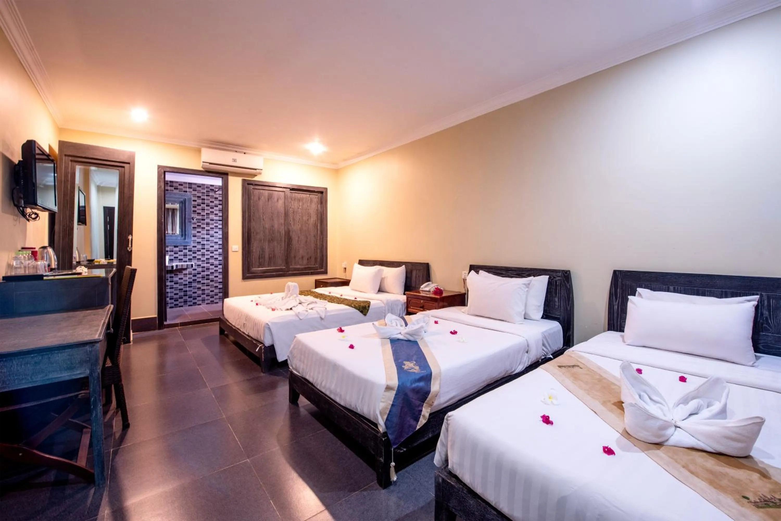 Living room, Bed in Central Night Hotel