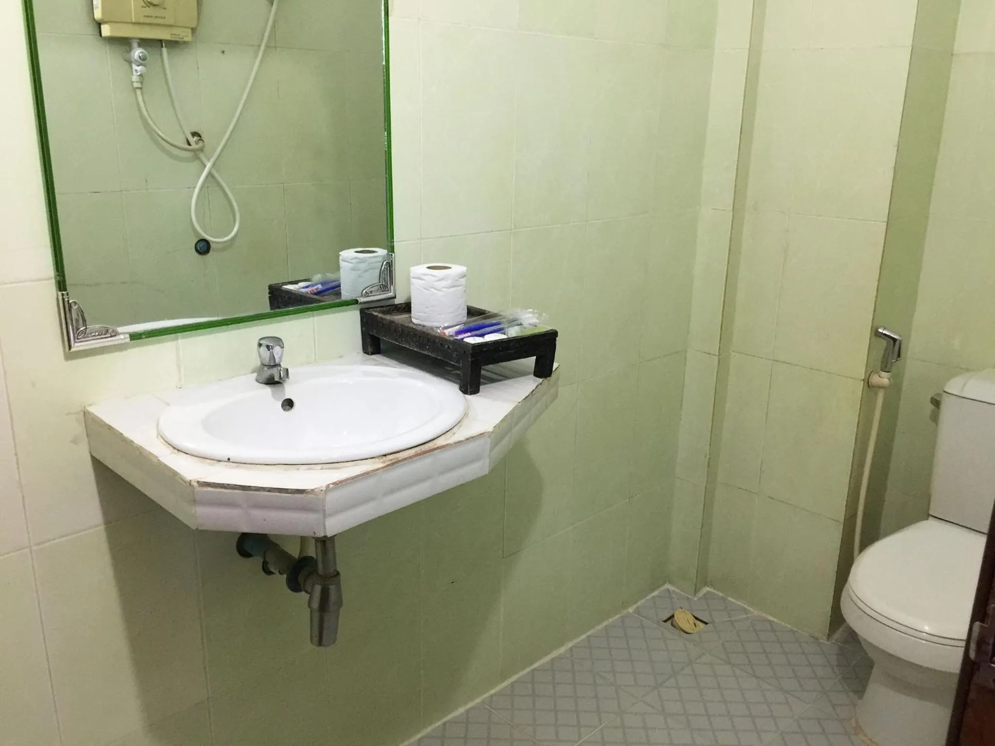 Bathroom in Central Night Hotel