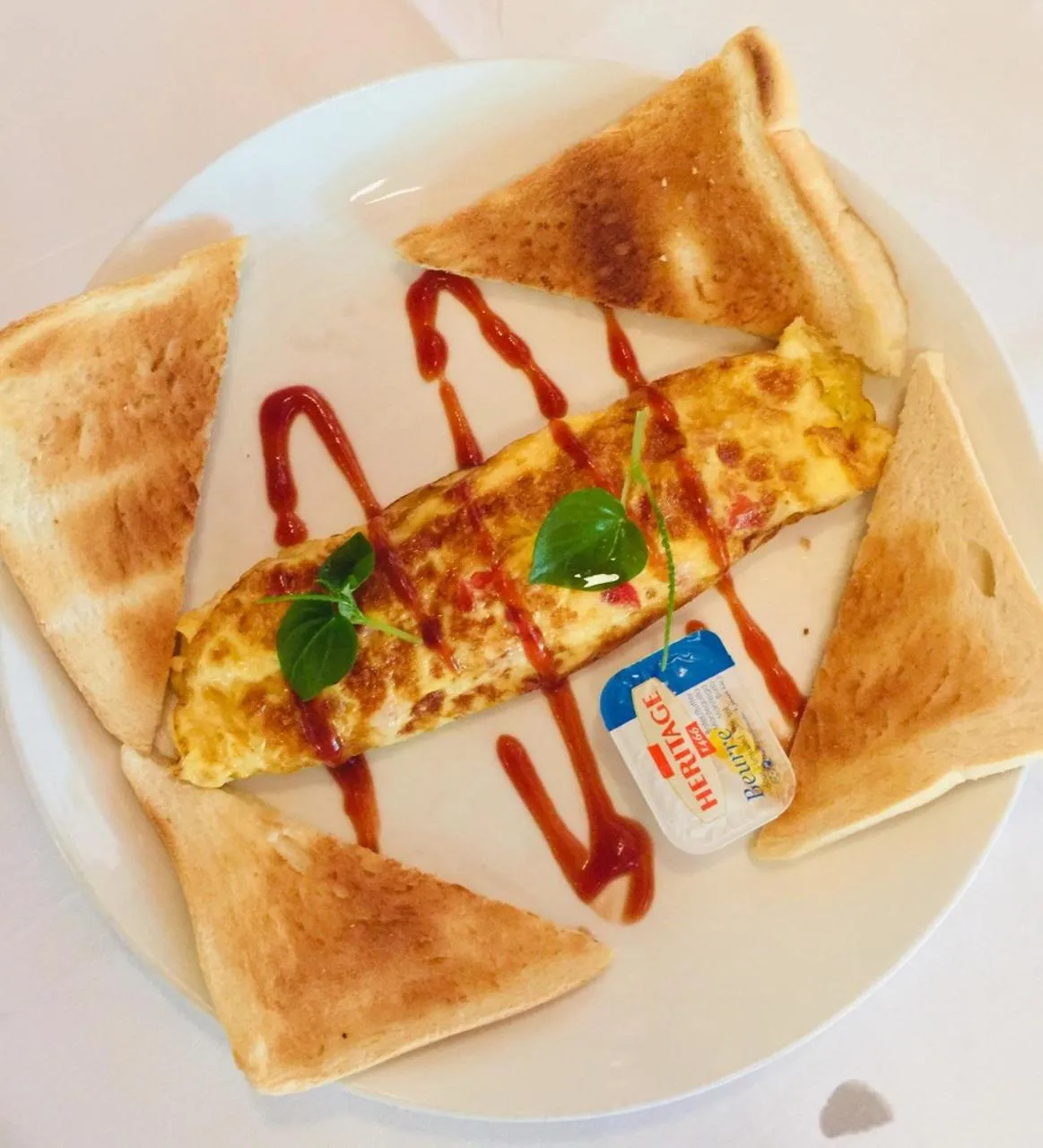 Restaurant/places to eat in Central Night Hotel