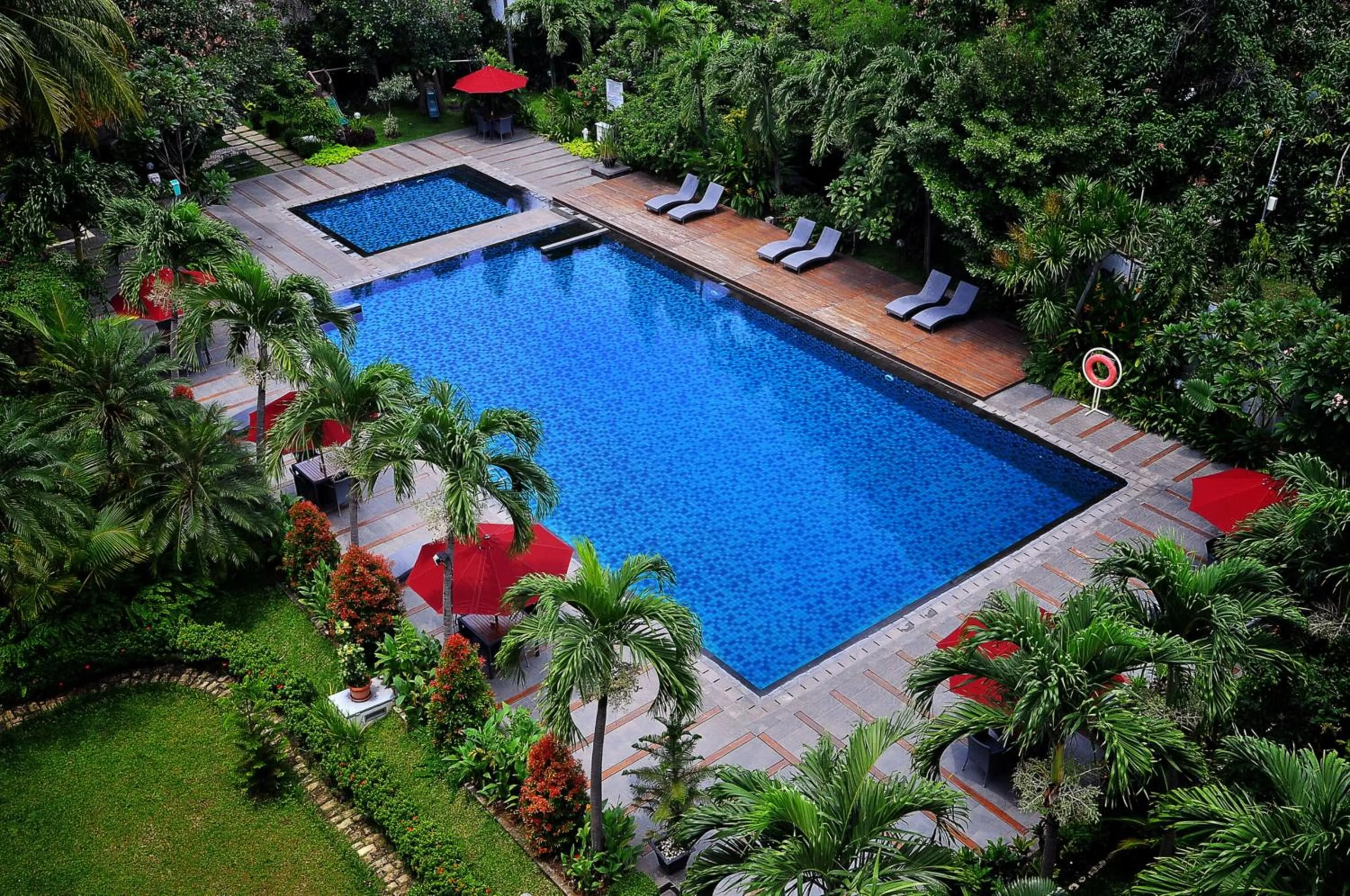Swimming pool in Hotel Santika Cirebon
