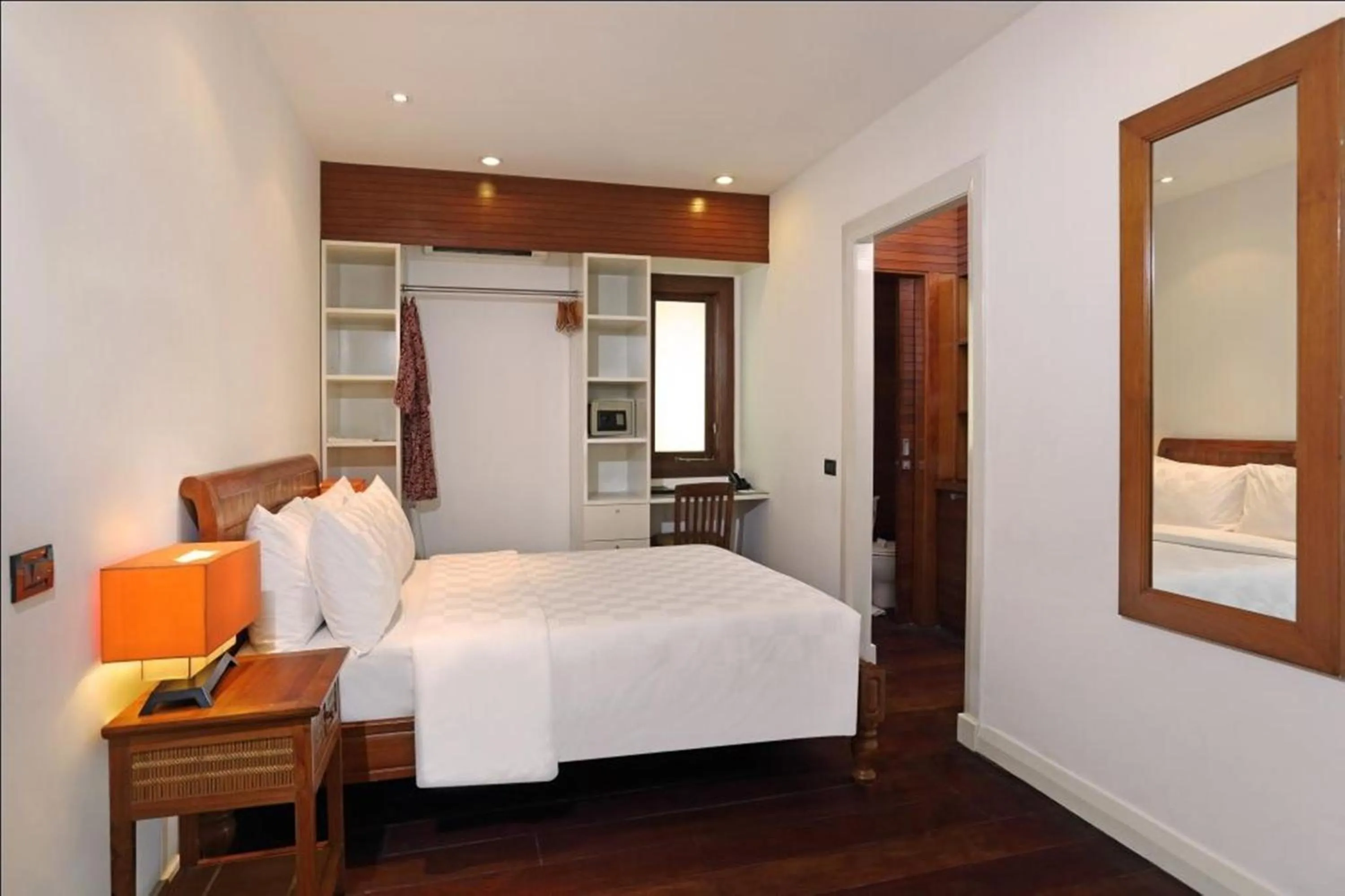 Bedroom, Bed in Downtown Villas