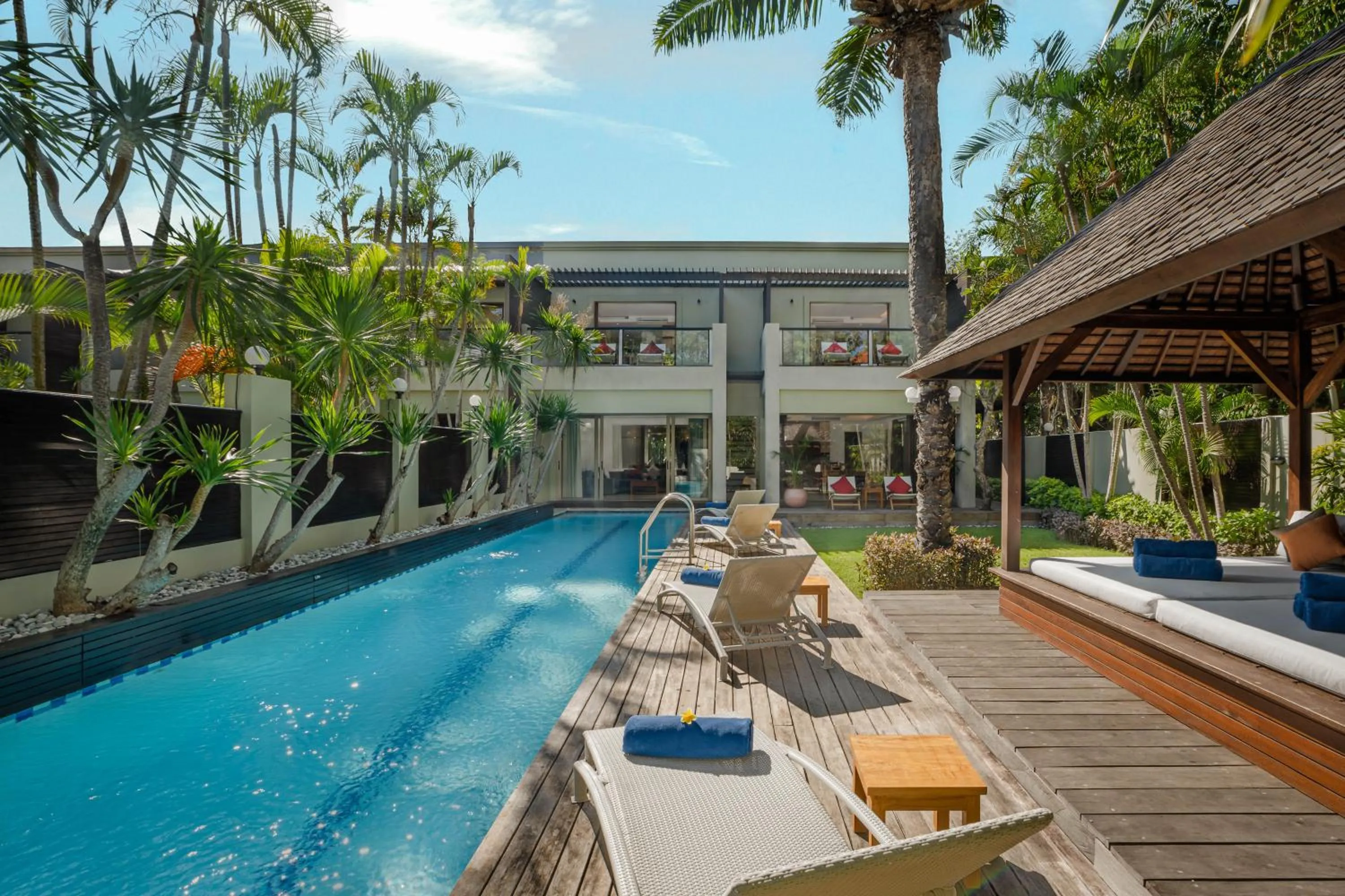 Swimming pool in Downtown Villas