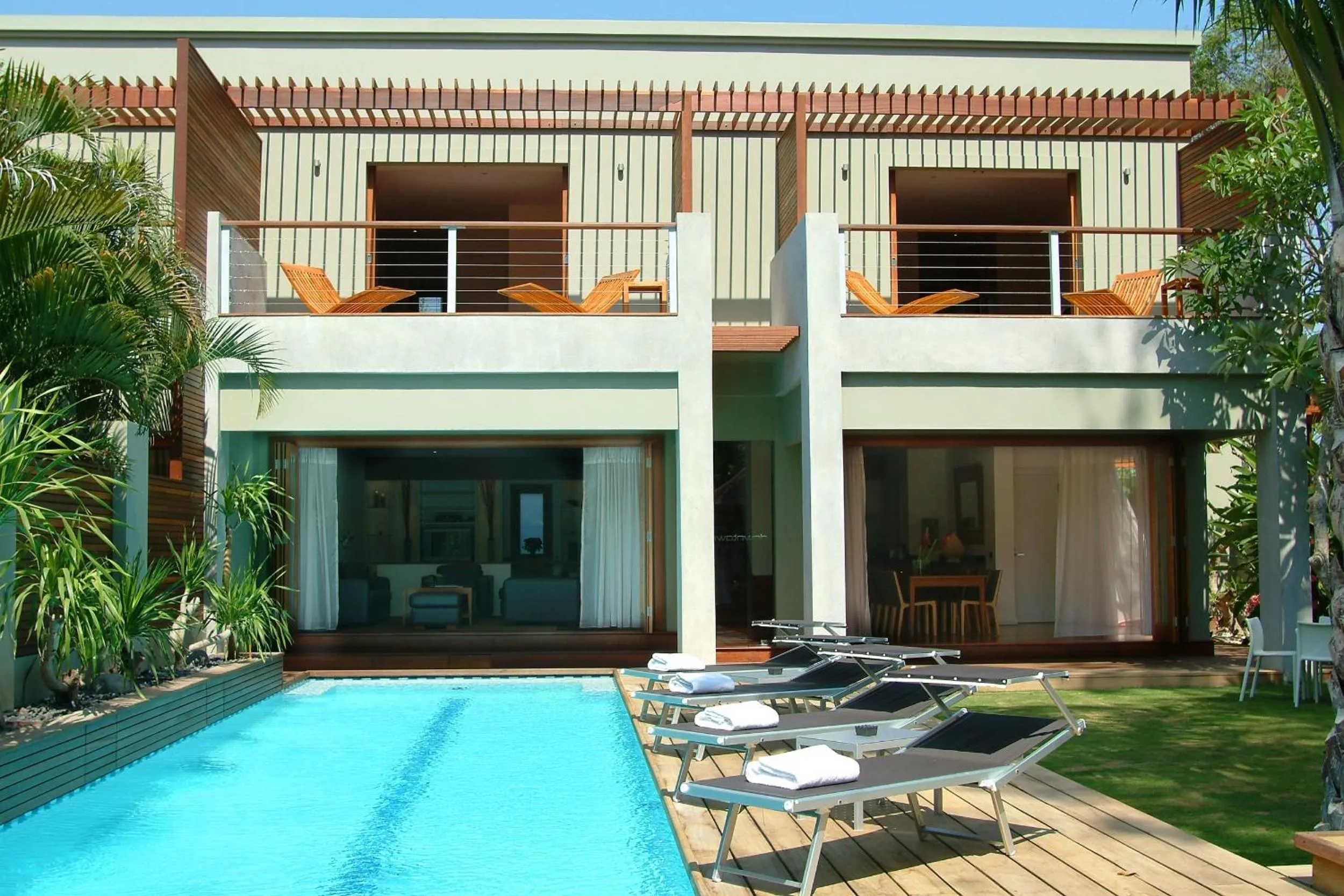 Facade/entrance in Downtown Villas