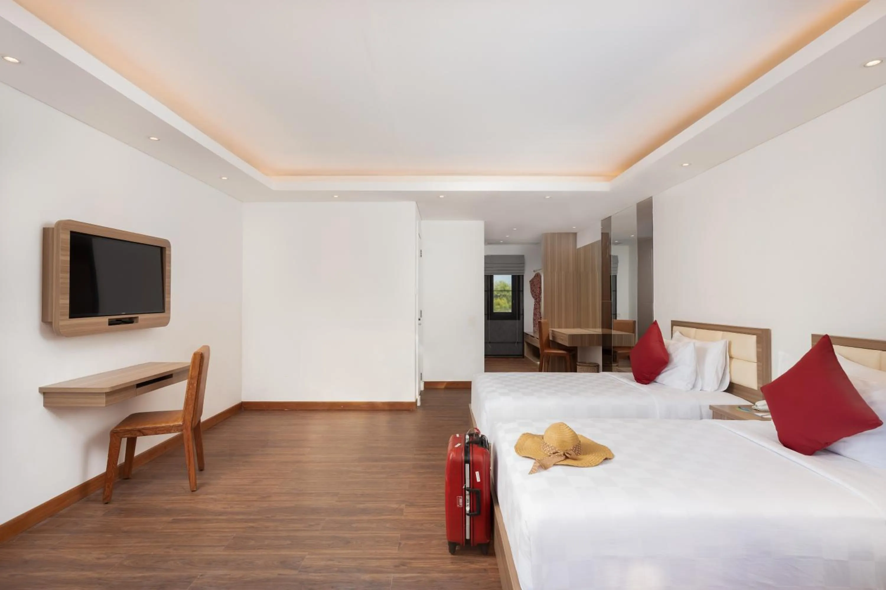 Communal lounge/ TV room, Bed in Downtown Villas