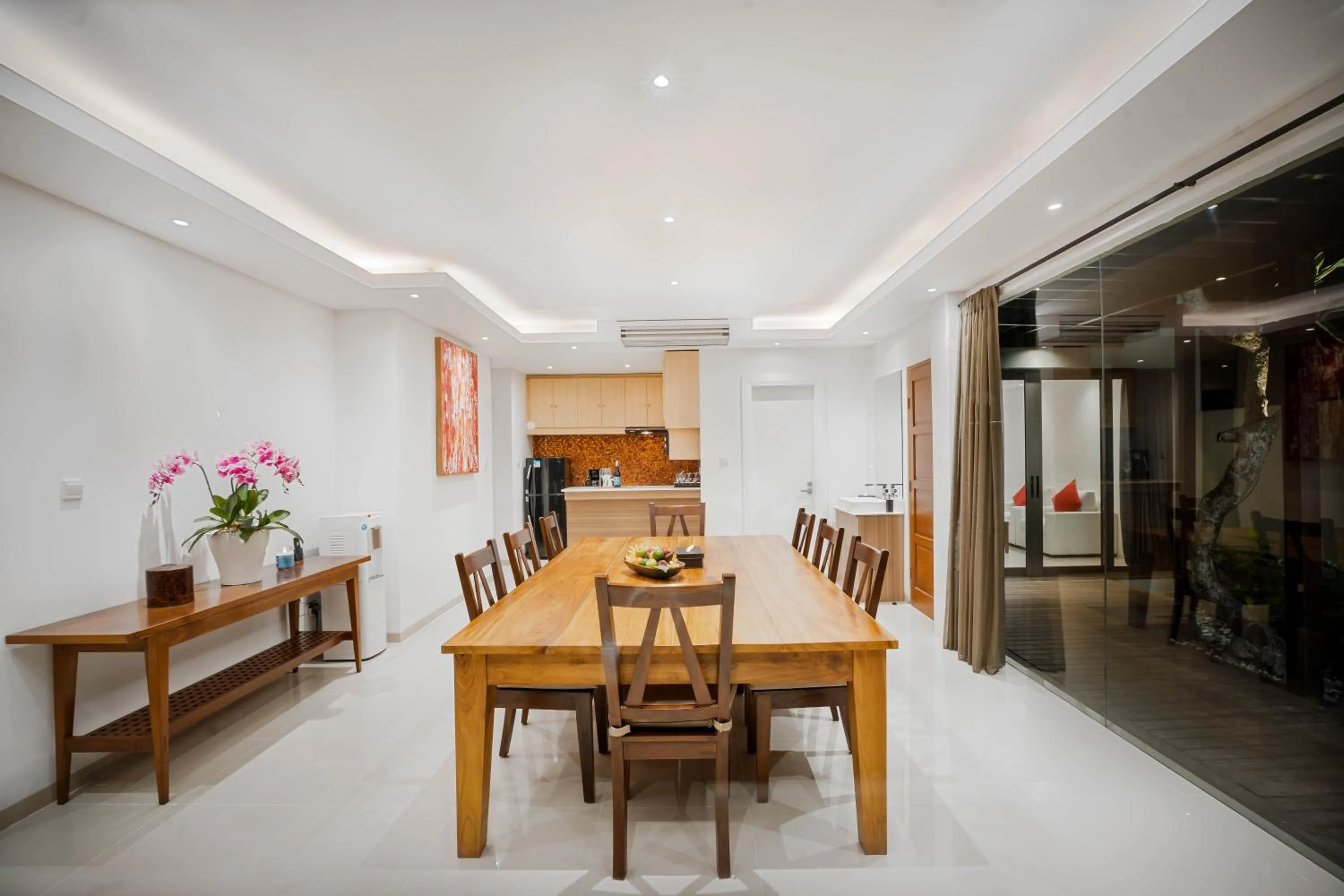 Dining area in Downtown Villas