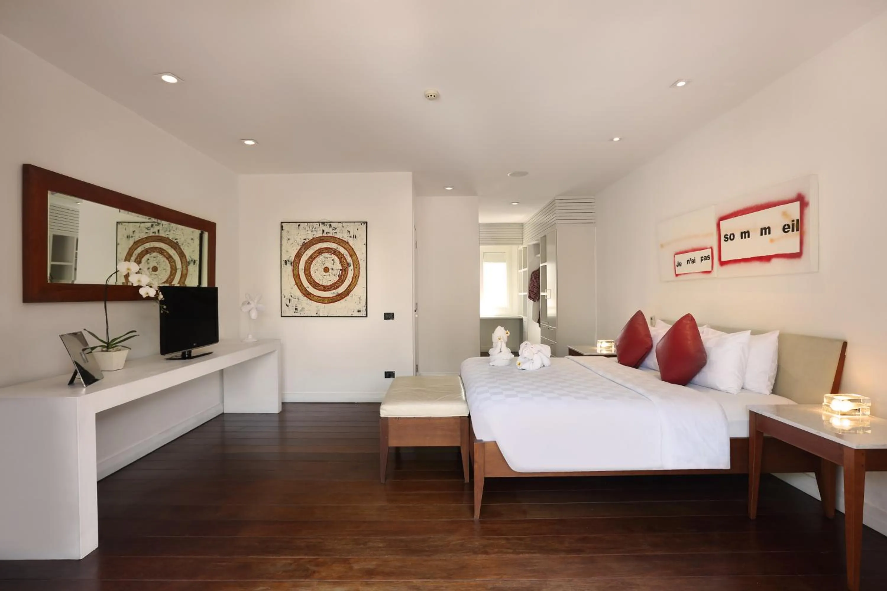 Bedroom, Bed in Downtown Villas