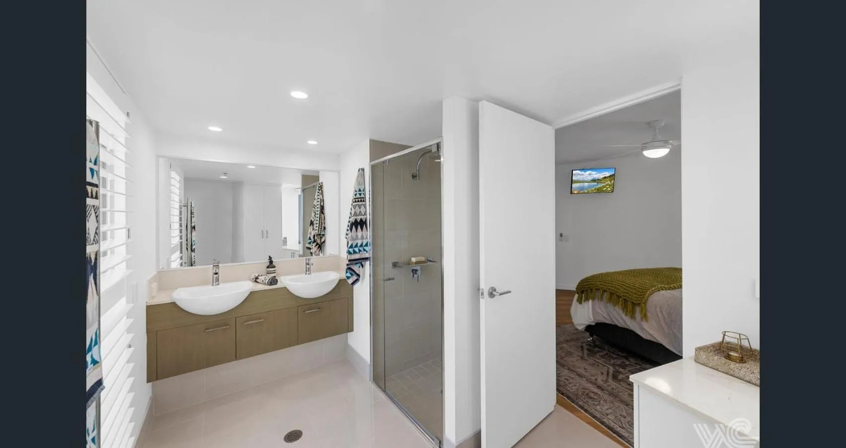 Bathroom, Bed in Cilento Mooloolaba