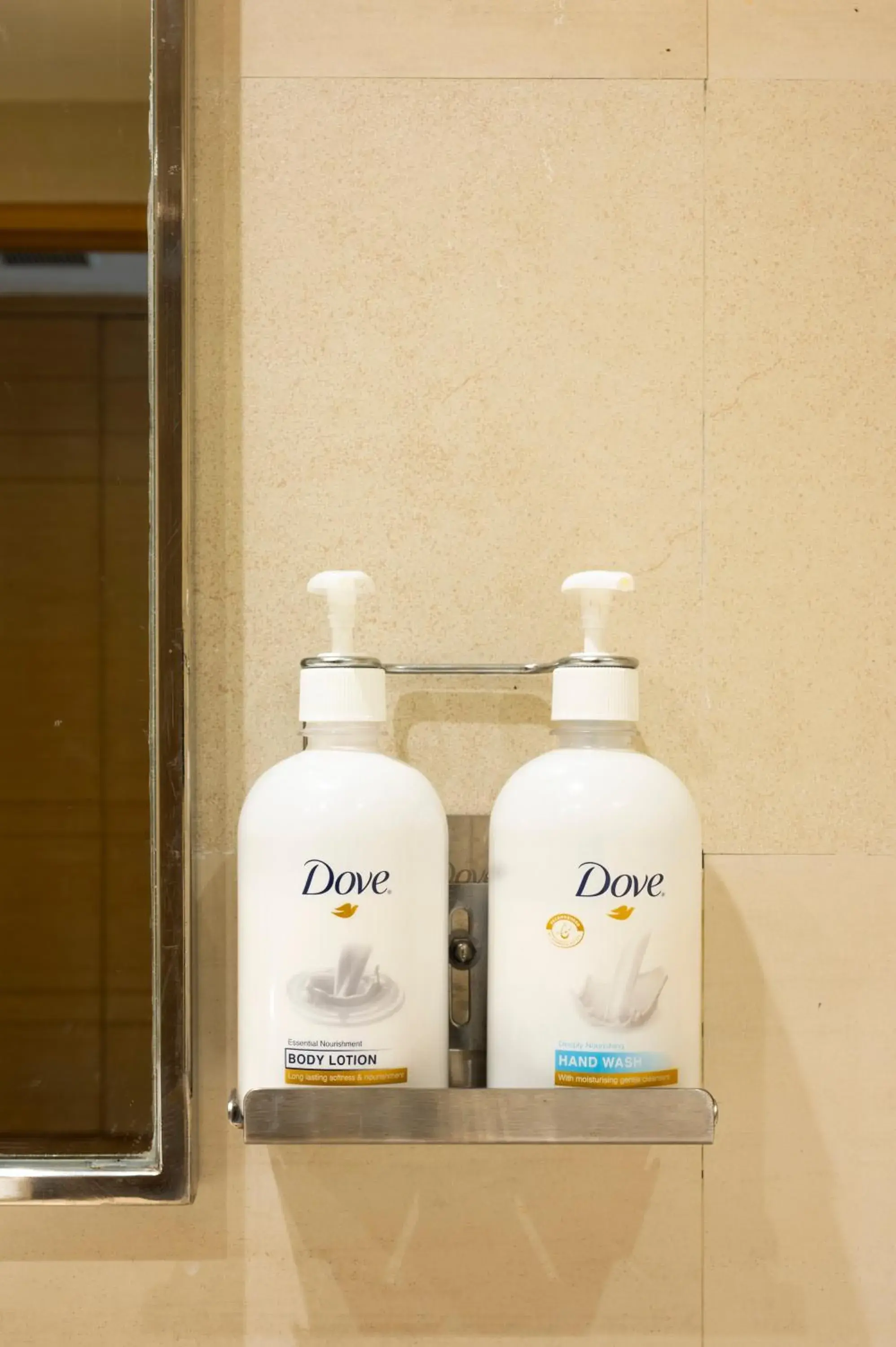 Standard King Room - single occupancy in Holiday Inn Agra MG Road an IHG Hotel Standard King Room - single occupancy in Holiday Inn Agra MG Road an IHG Hotel