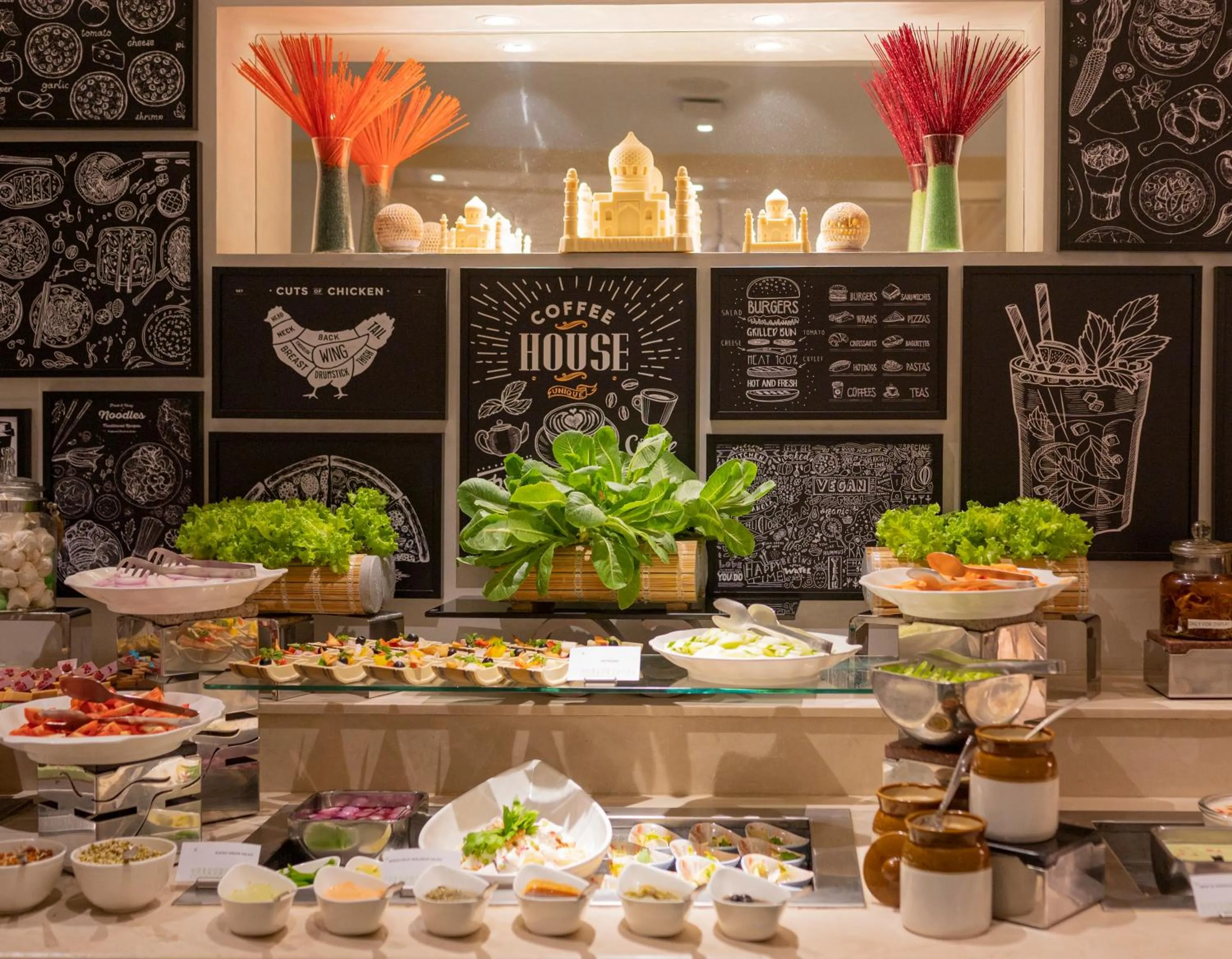 Restaurant/places to eat in Holiday Inn Agra MG Road an IHG Hotel