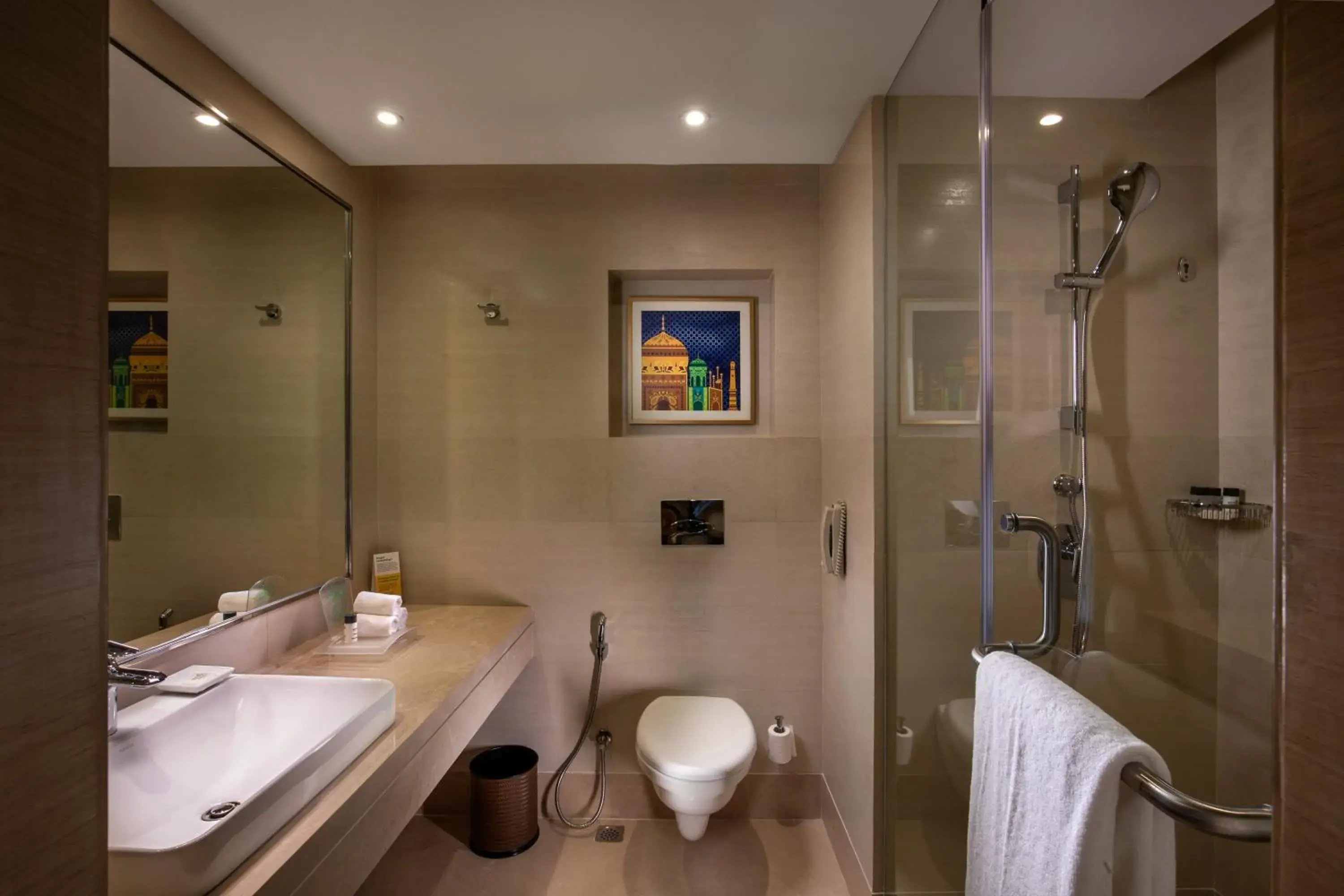 Standard King Room - single occupancy in Holiday Inn Agra MG Road an IHG Hotel Standard King Room - single occupancy in Holiday Inn Agra MG Road an IHG Hotel