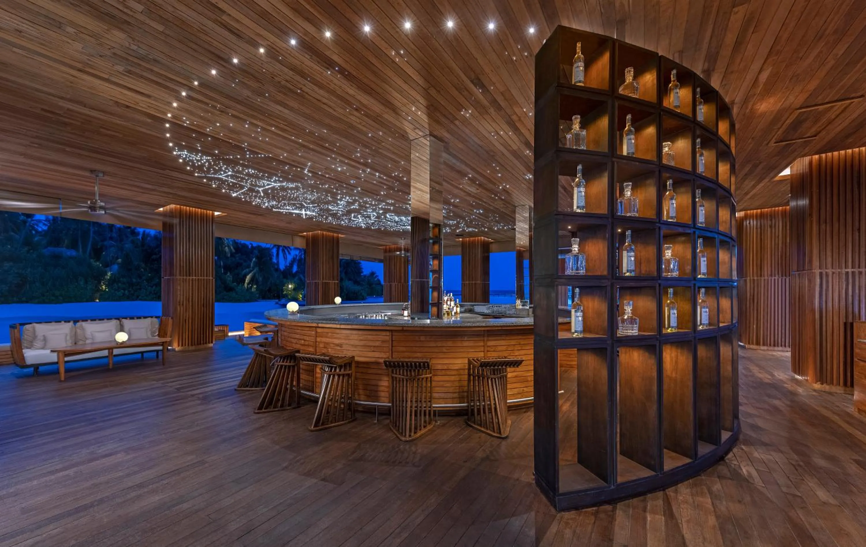 Lounge or bar in Anantara Kihavah Maldives Villas