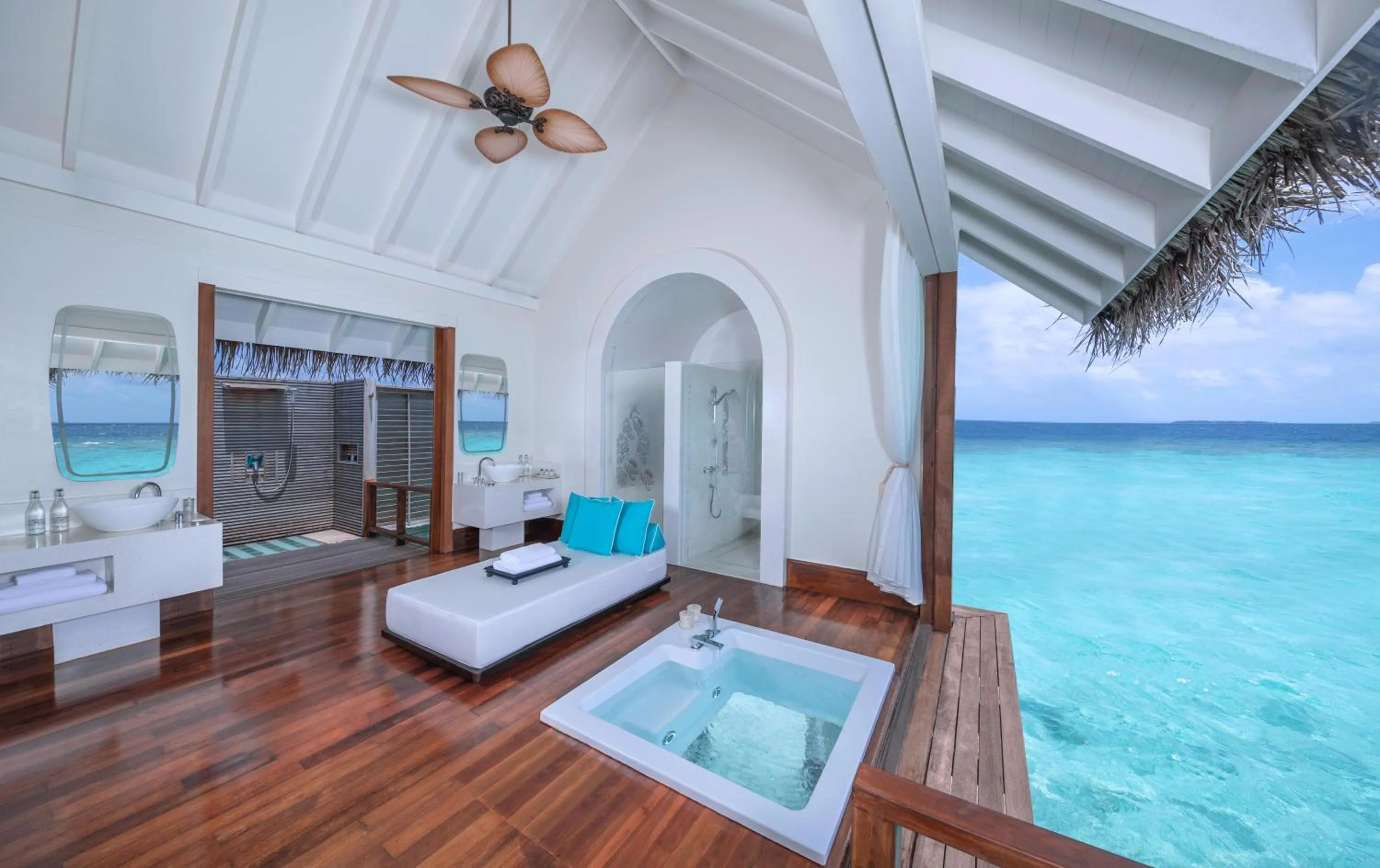 Bathroom in Anantara Kihavah Maldives Villas