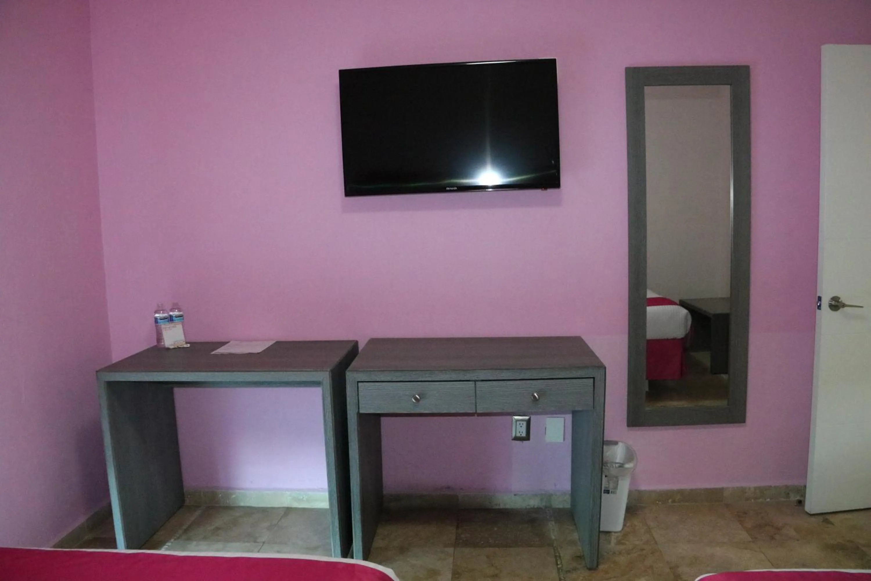 hair dresser in Miami Inn