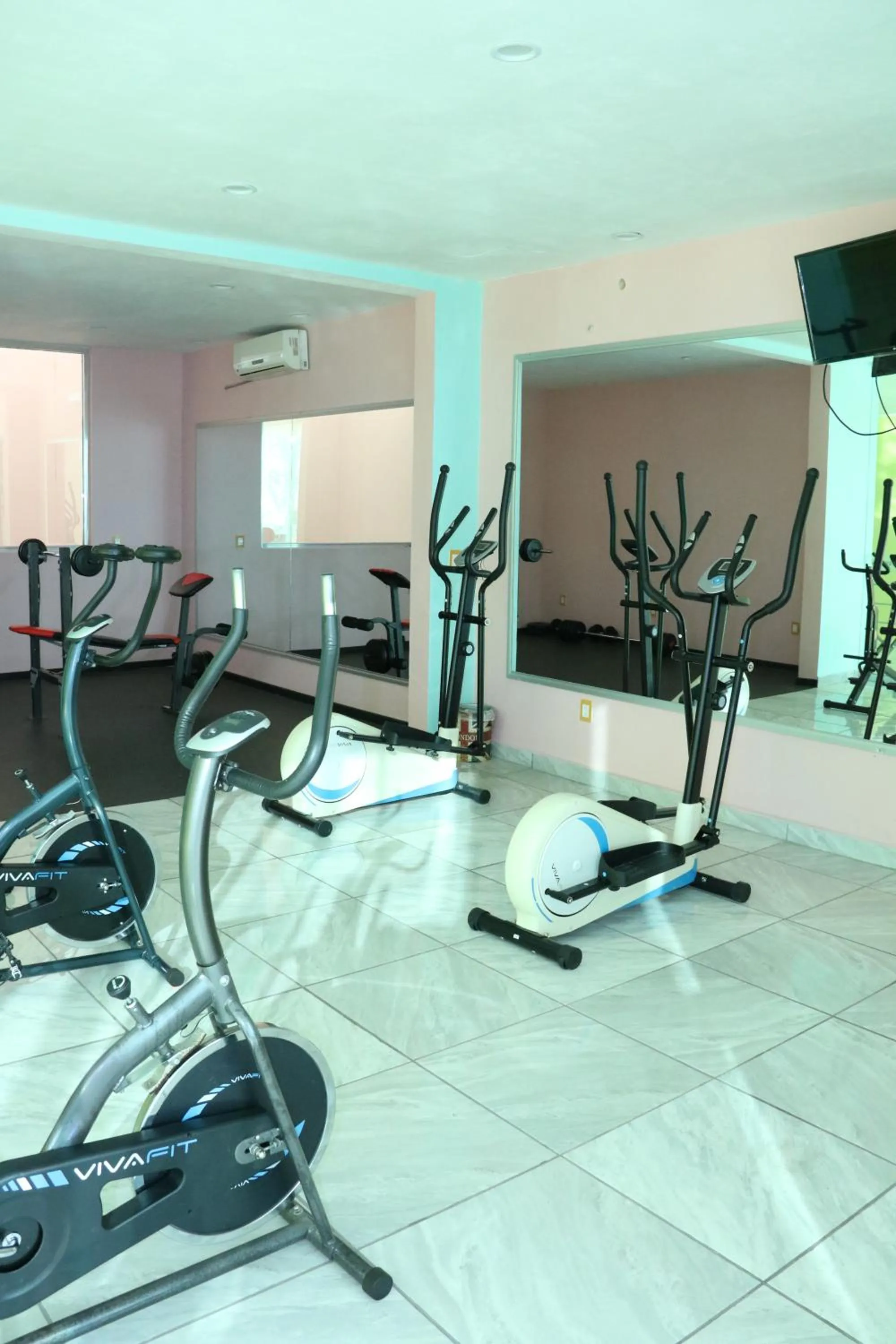 Fitness centre/facilities in Miami Inn